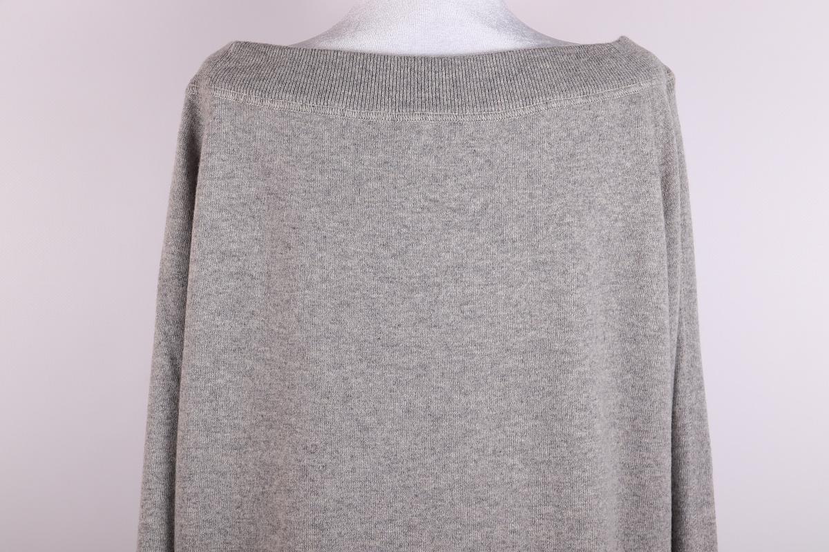 ✨ Chanel. Elegant Cashmere Sweater Dress, Plus Size (UK 50) ✨

For sale: This luxurious and cozy Chanel dress, made of 100% cashmere, is the perfect choice for those who value comfort and style.

Condition: Excellent, like new. Gently worn, no