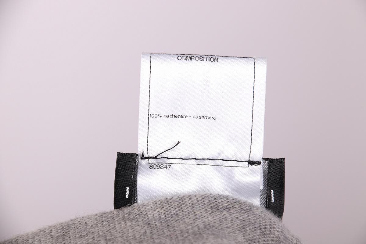 Chanel. Elegantes Pulloverkleid aus Kaschmir, Übergrößen (50 UK) im Zustand „Hervorragend“ im Angebot in Алматинский Почтамт, KZ