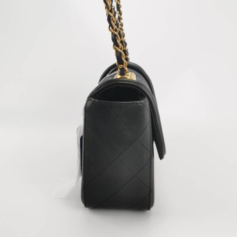 Chanel Elegant CC Flap Bag Navy Black Quilted Medium In Excellent Condition In AUBERVILLIERS, FR