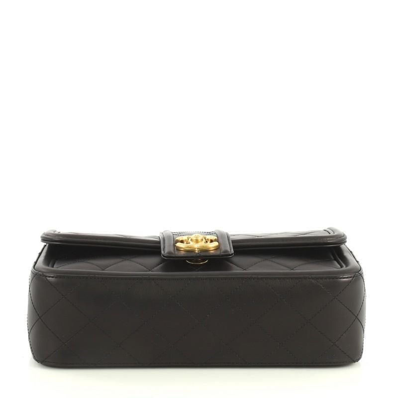 Noir Chanel - Sac à rabat élégant CC en cuir d'agneau matelass�é - Moyen