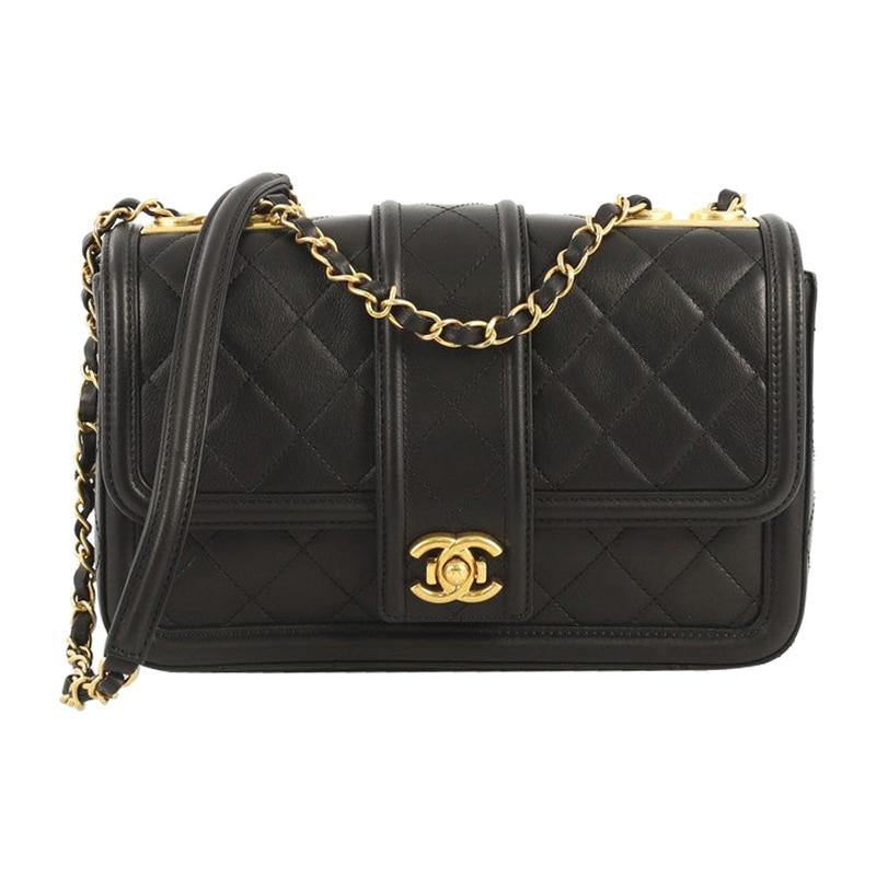 Chanel - Sac à rabat élégant CC en cuir d'agneau matelassé - Moyen
