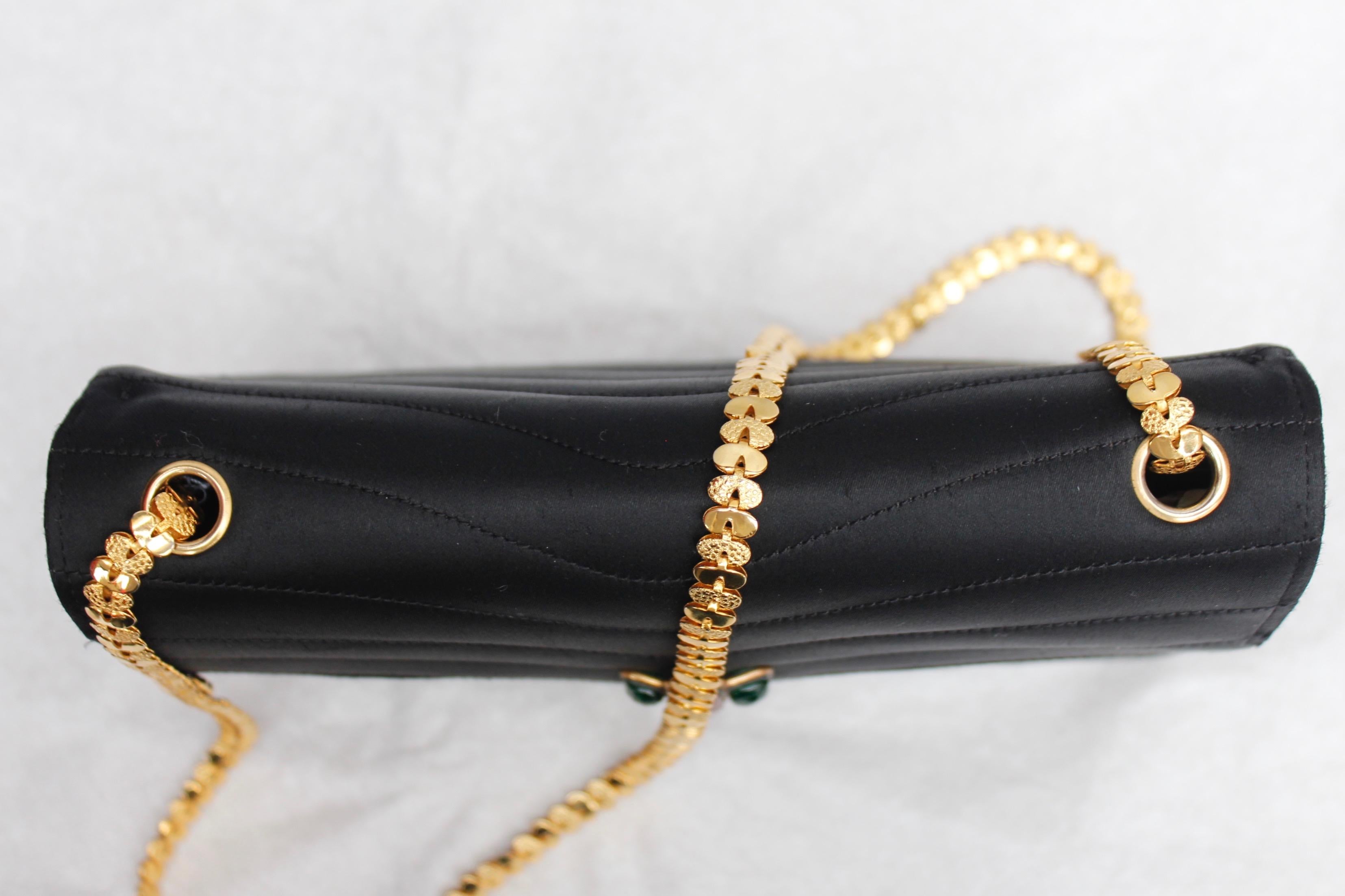 Chanel elegant evening jewel bag in black satin In Good Condition For Sale In Paris, FR