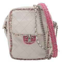 Chanel Elegante Kameratasche aus Lammfell und Tweed mit Kette in Weiß x Rosa