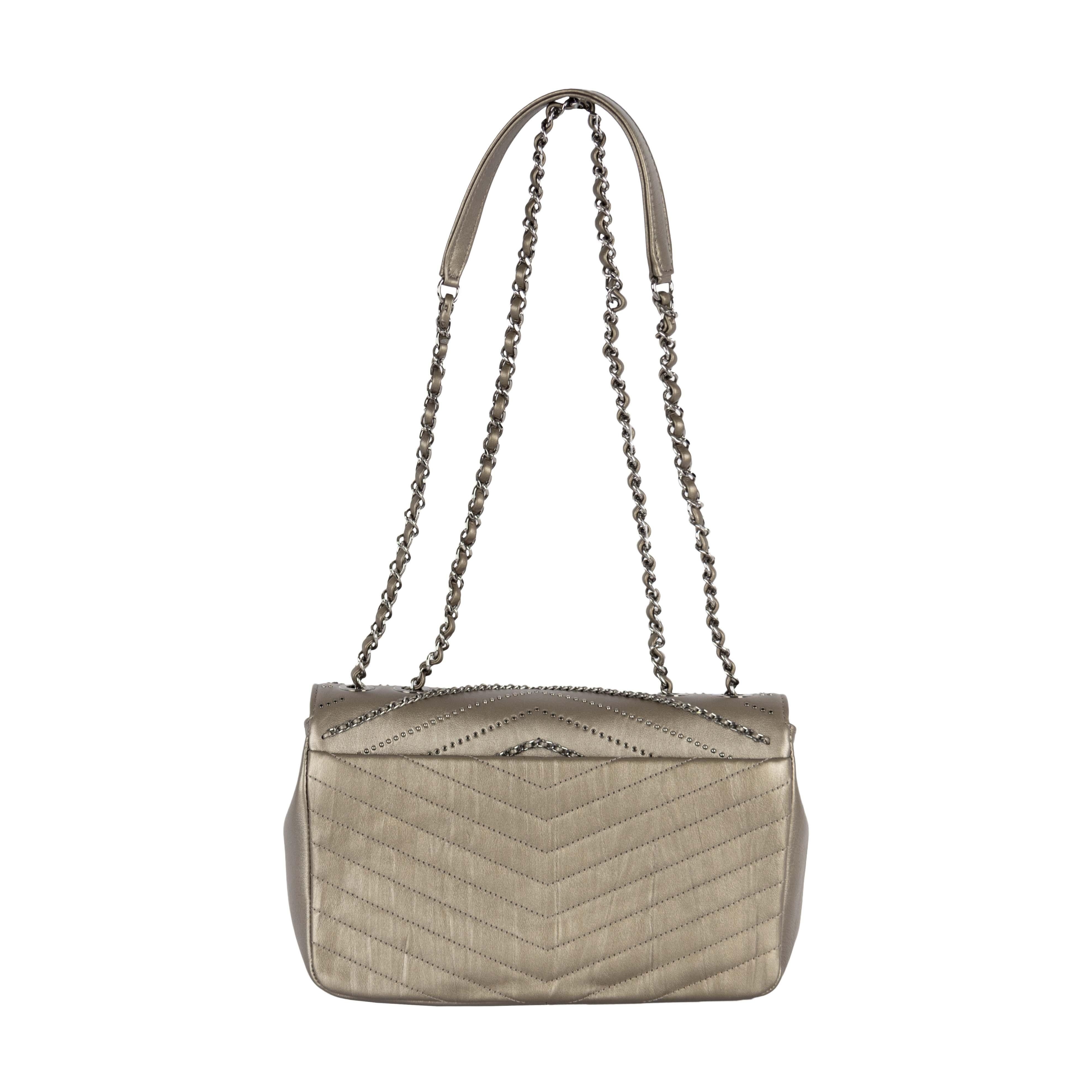 Chanel Embelished 'Chain Sequins' Chevron Flap Bag - '10s In New Condition For Sale In Milano, IT