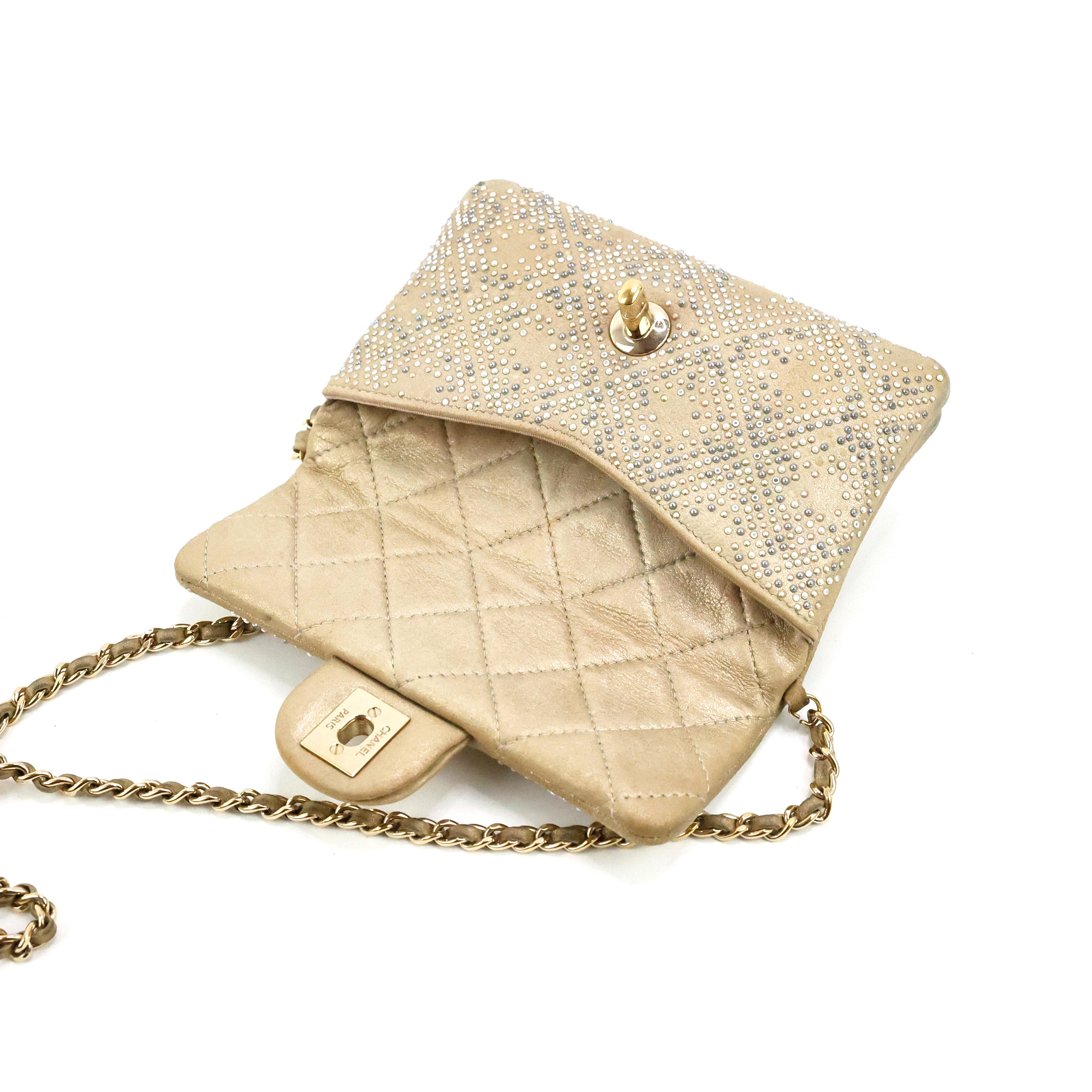 Chanel Embellished Gold Flap Bag In Fair Condition For Sale In Bressanone, IT
