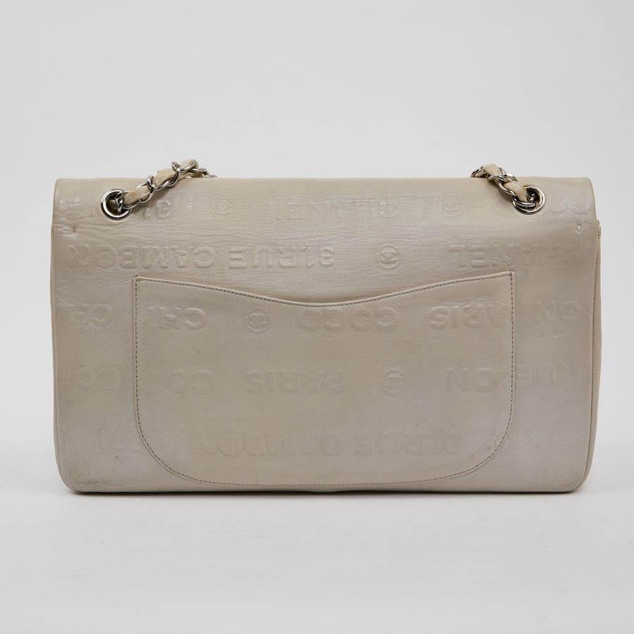 CHANEL Embossed Beige Leather Bag In Good Condition For Sale In Paris, FR