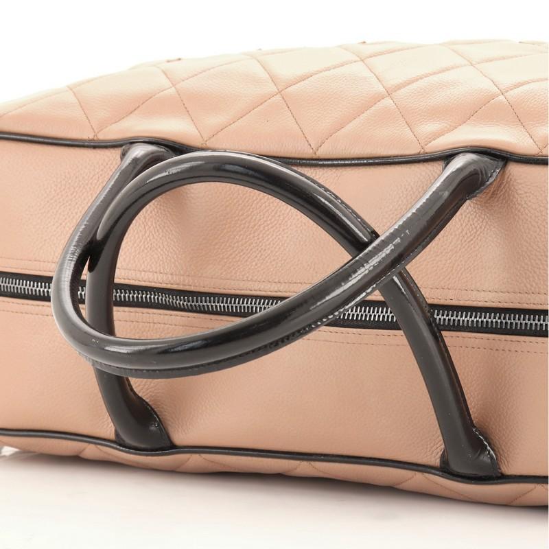 Chanel Geprägte Logo Bowlertasche Gesteppt Kaviar Groß 3