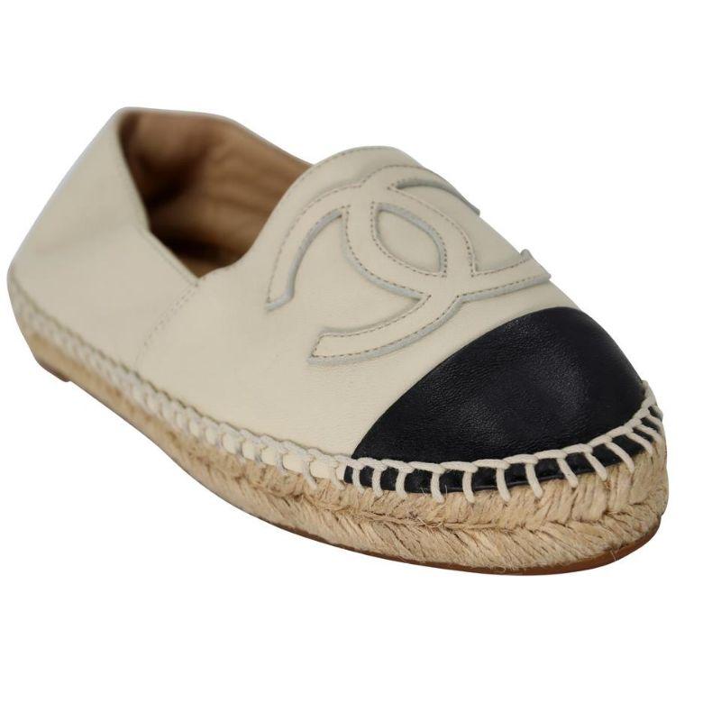 Chanel Embroidered Espadrille 35 Leather Cap Toe Flats CC-0912N-0002

These fun Chanel summer black cap toe Leather Espadrille Flats can enhance any style. These highly sought after espadrilles are a must have for any trendy fashionista! These flats