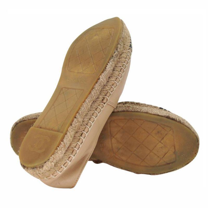 Chanel Embroidered Espadrille 37 Leather Large CC Flats CC-0803N-0005 In Good Condition For Sale In Downey, CA