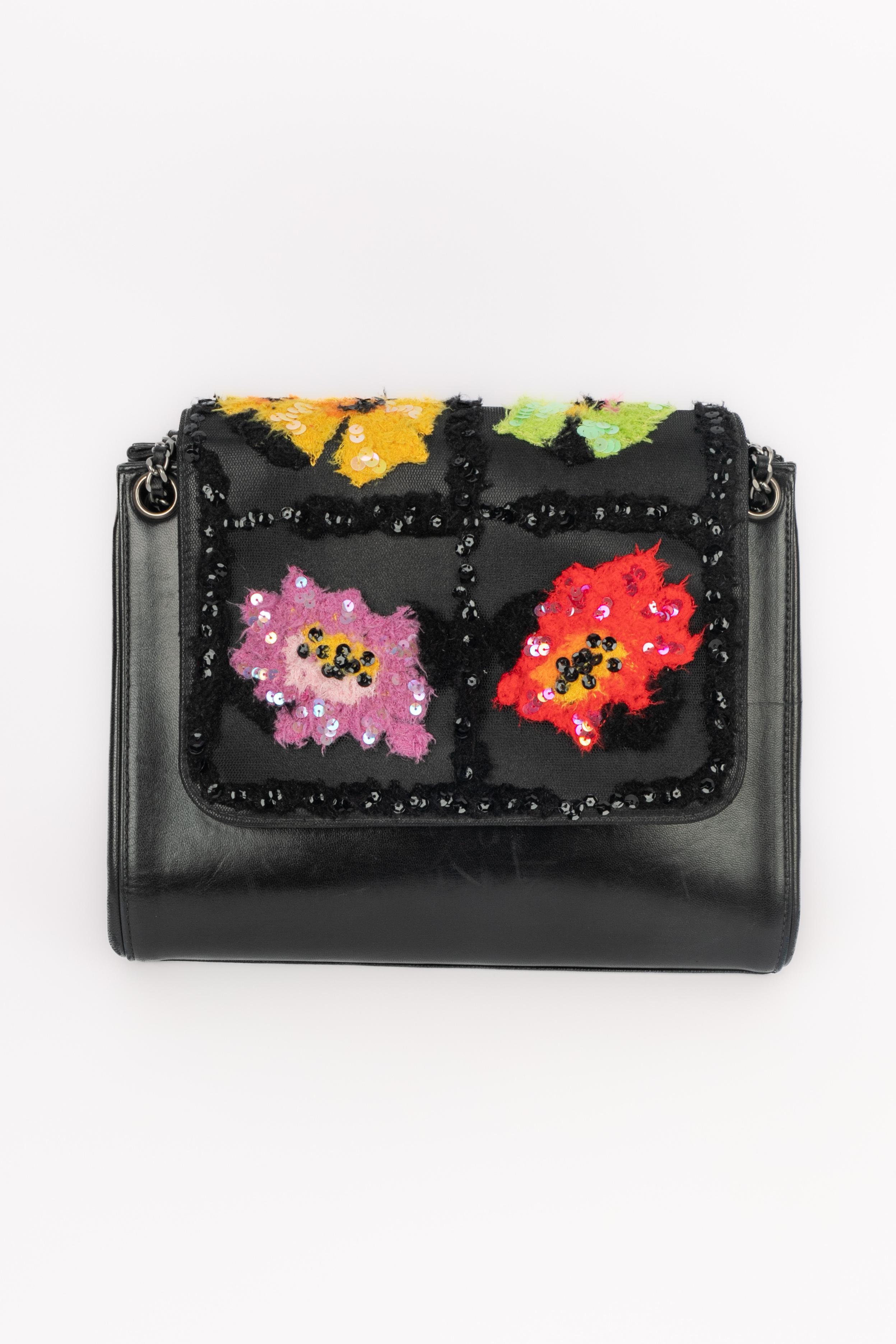 Chanel embroidered leather bag 2000 In Excellent Condition For Sale In SAINT-OUEN-SUR-SEINE, FR