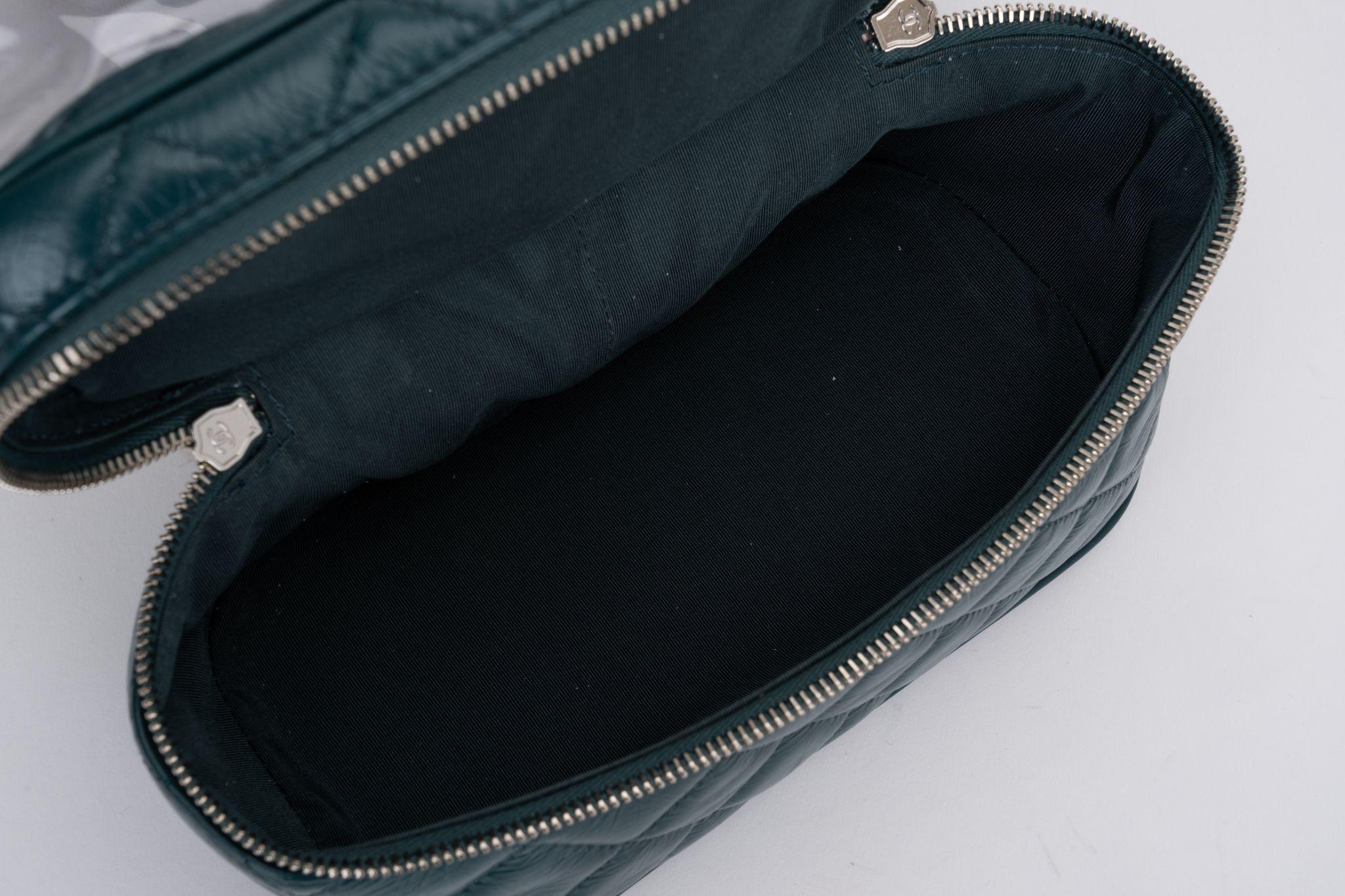 Chanel Rucksack aus PVC in Smaragdgrün und PVC im Angebot 3