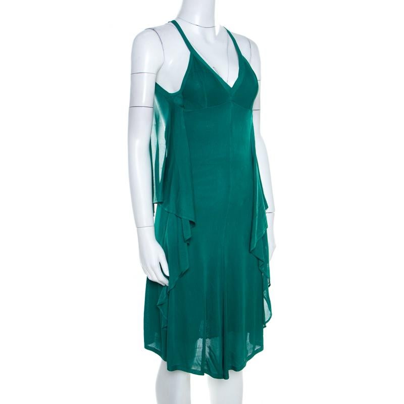 Flaunt this magnificent piece from the house of Chanel. Pretty and pleasing, you cannot go wrong with this calming emerald green dress, no matter what occasion you wear this to. Finely tailored in a draped silhouette with tie detail at the rear,
