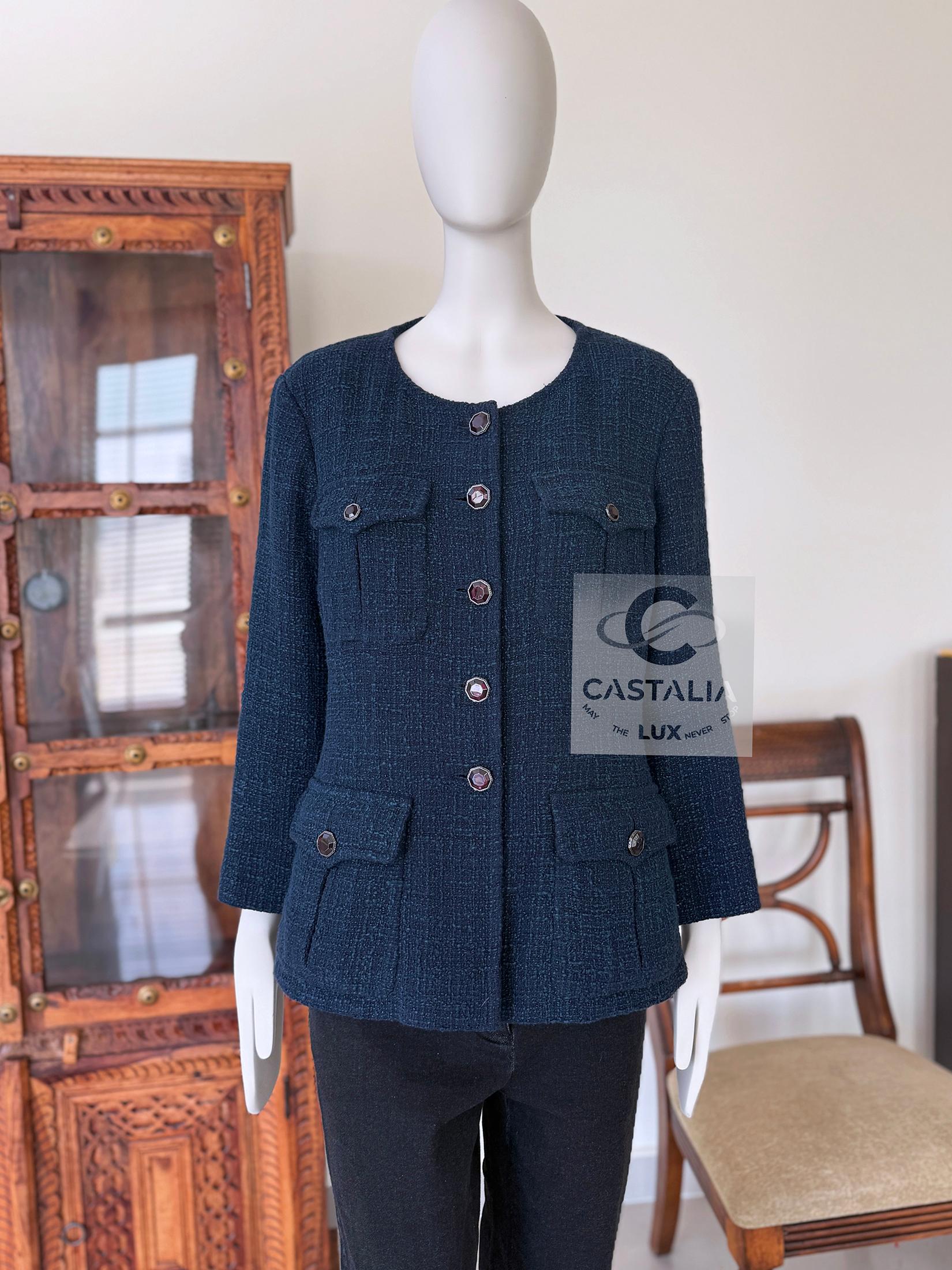 Giacca Chanel in tweed smeraldo con bottoni Gripoix 42 FR in vendita 6