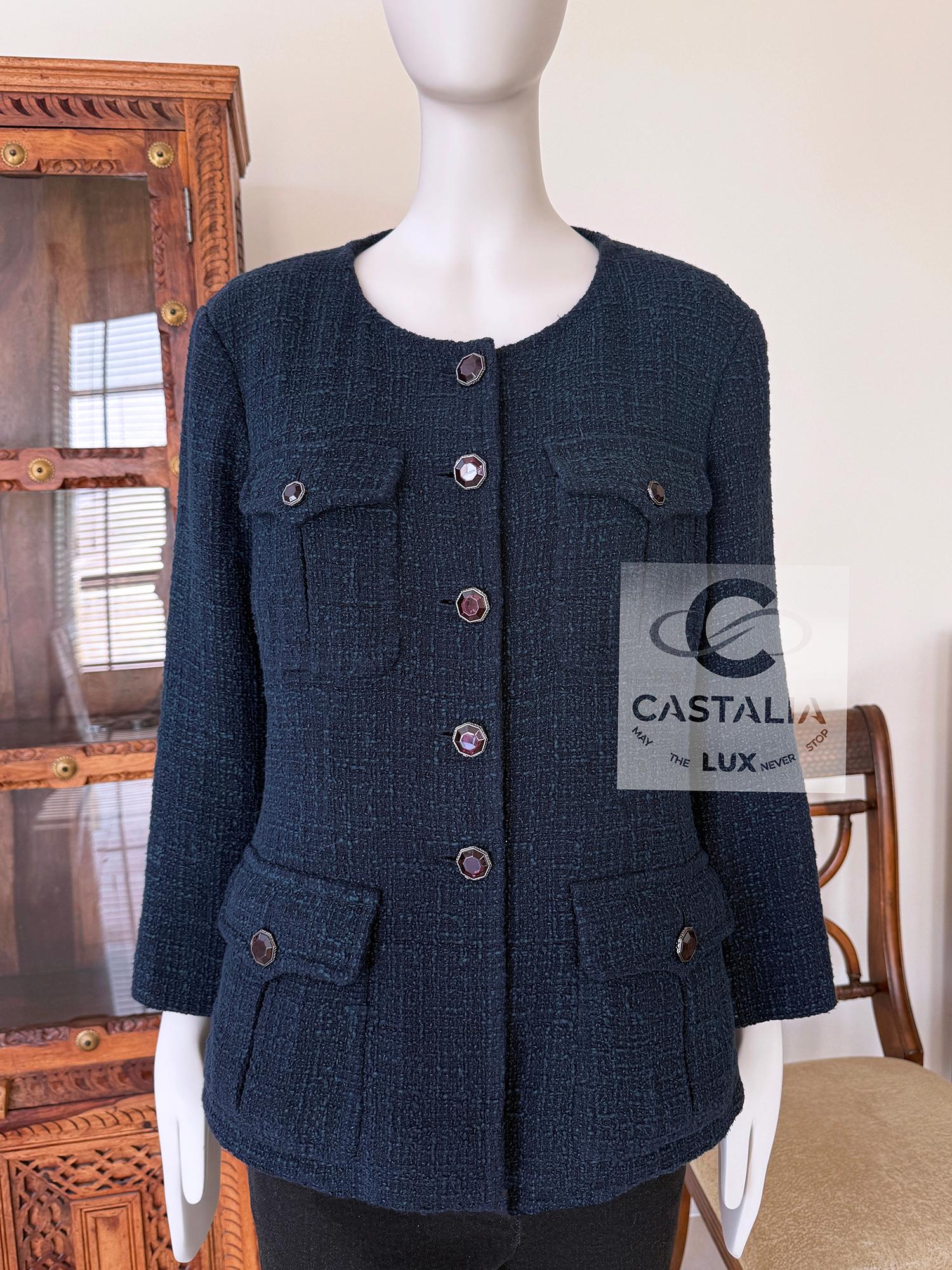 Giacca Chanel in tweed smeraldo con bottoni Gripoix 42 FR in vendita 8