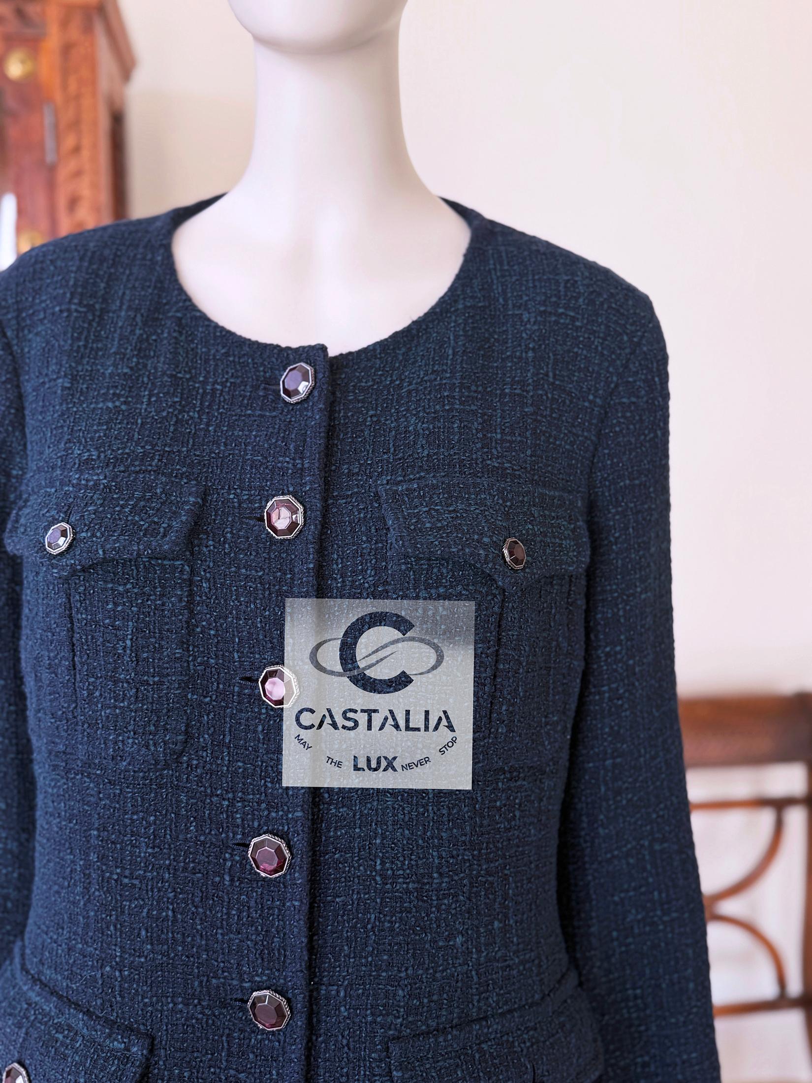 Giacca Chanel in tweed smeraldo con bottoni Gripoix 42 FR in vendita 9
