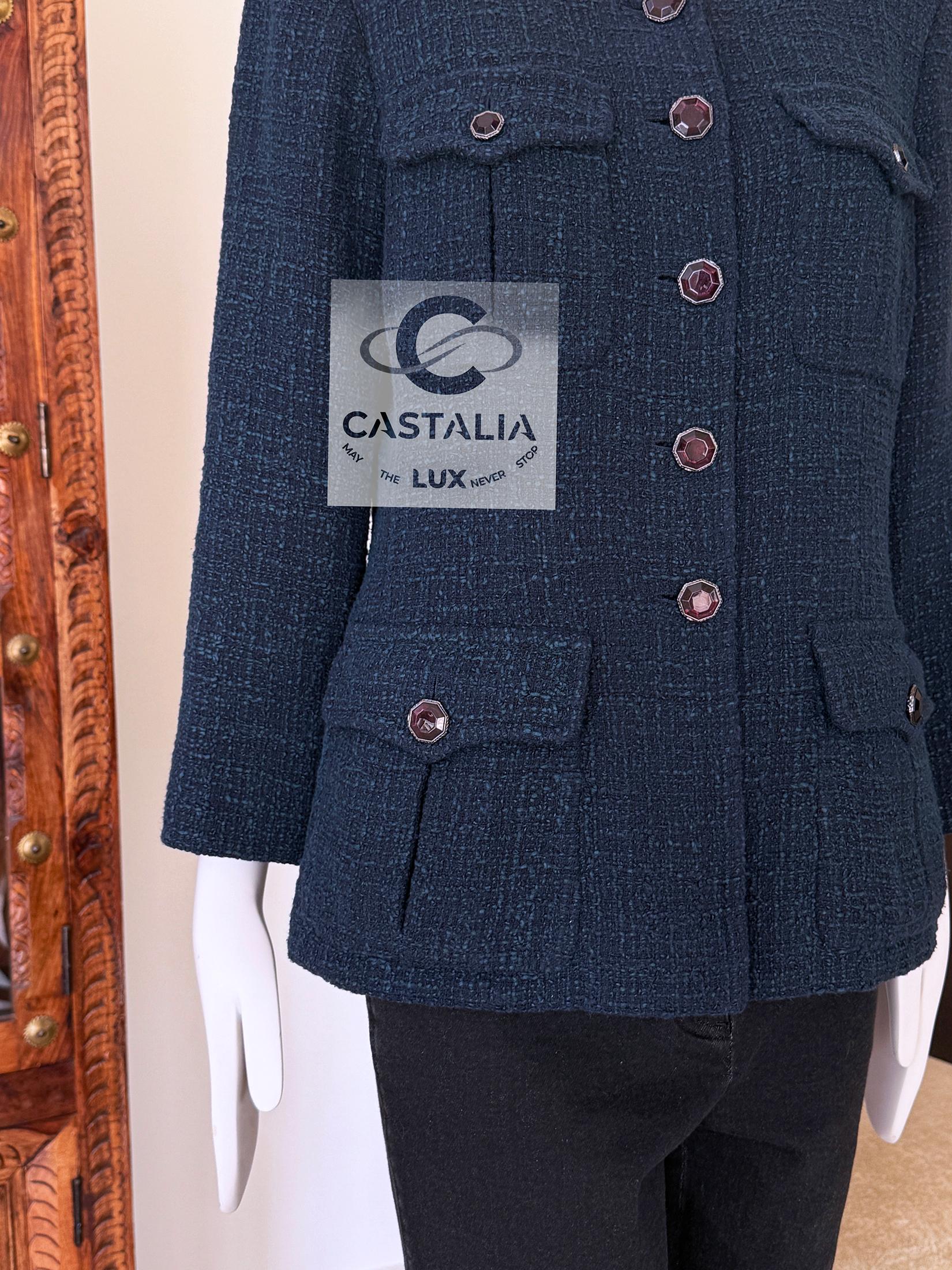 Giacca Chanel in tweed smeraldo con bottoni Gripoix 42 FR in vendita 10