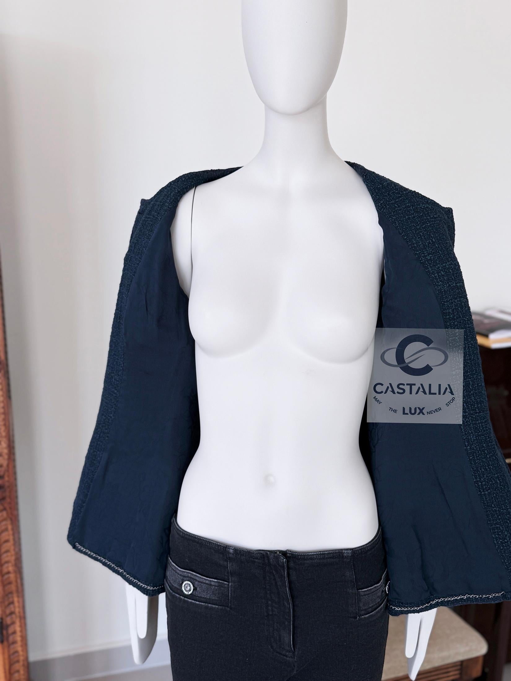 Giacca Chanel in tweed smeraldo con bottoni Gripoix 42 FR in vendita 13