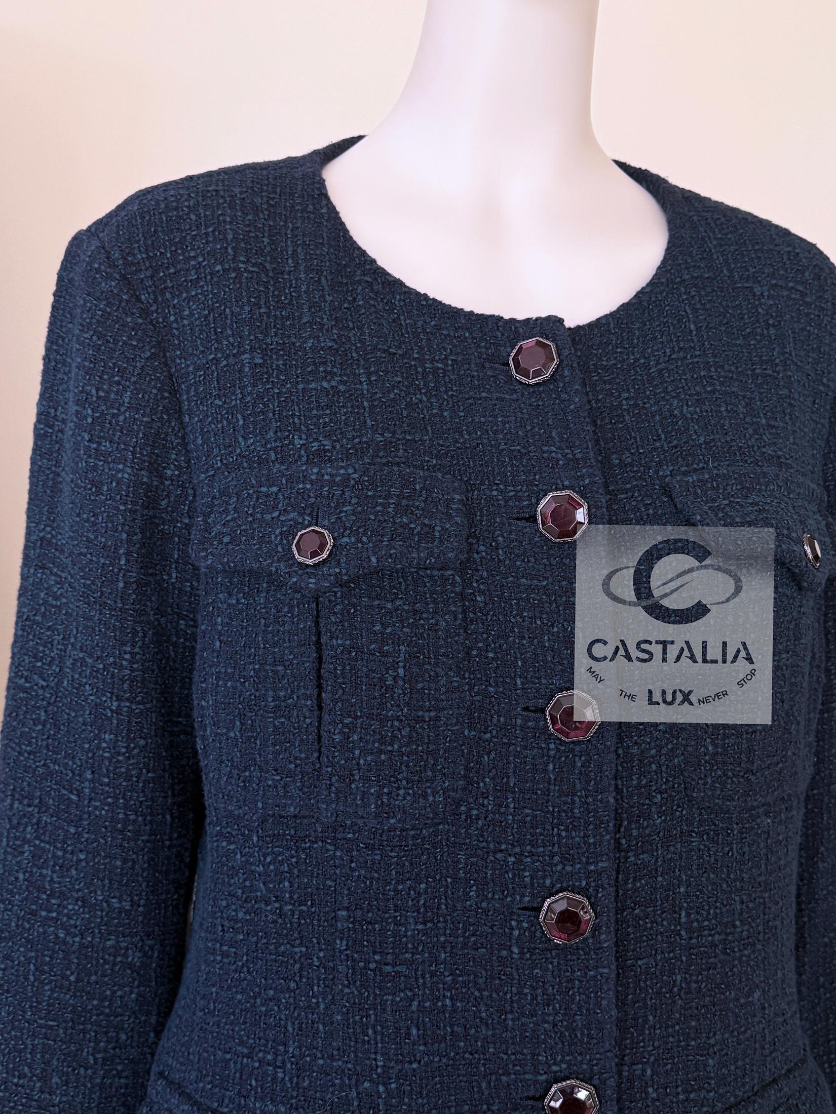 Giacca Chanel in tweed smeraldo con bottoni Gripoix 42 FR in vendita 14