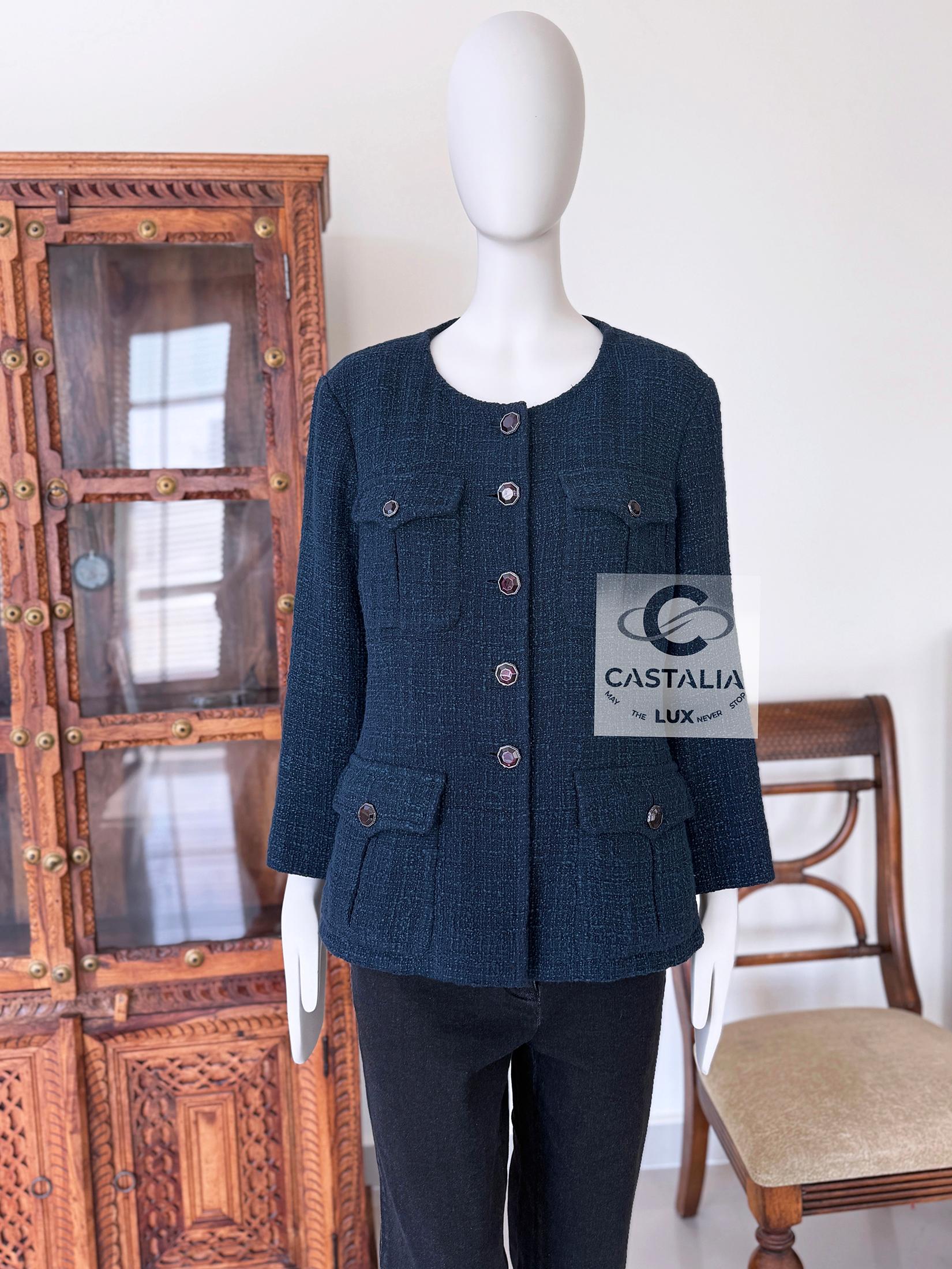 Giacca Chanel in tweed smeraldo con bottoni Gripoix 42 FR in vendita 2