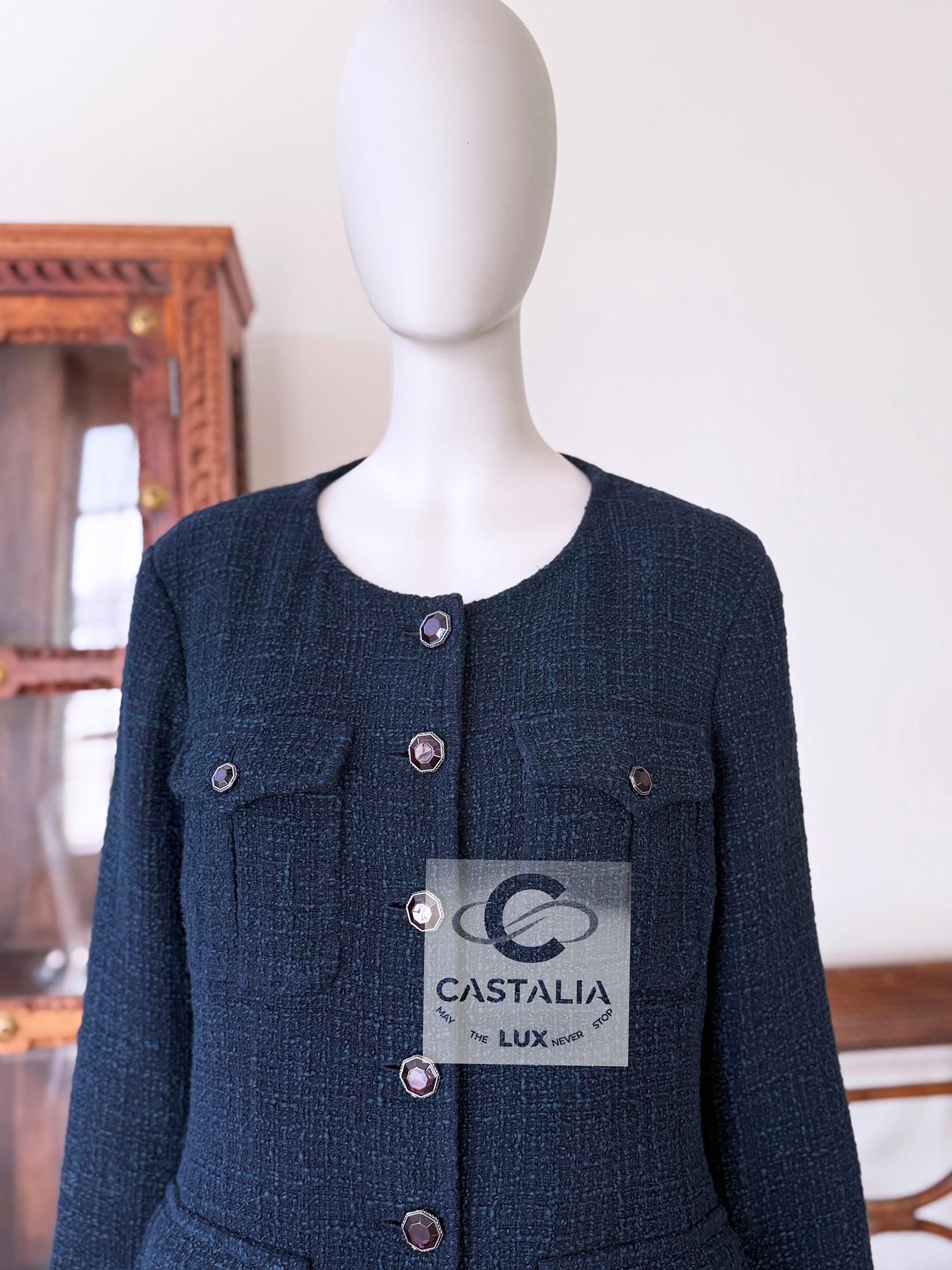 Giacca Chanel in tweed smeraldo con bottoni Gripoix 42 FR in vendita 3