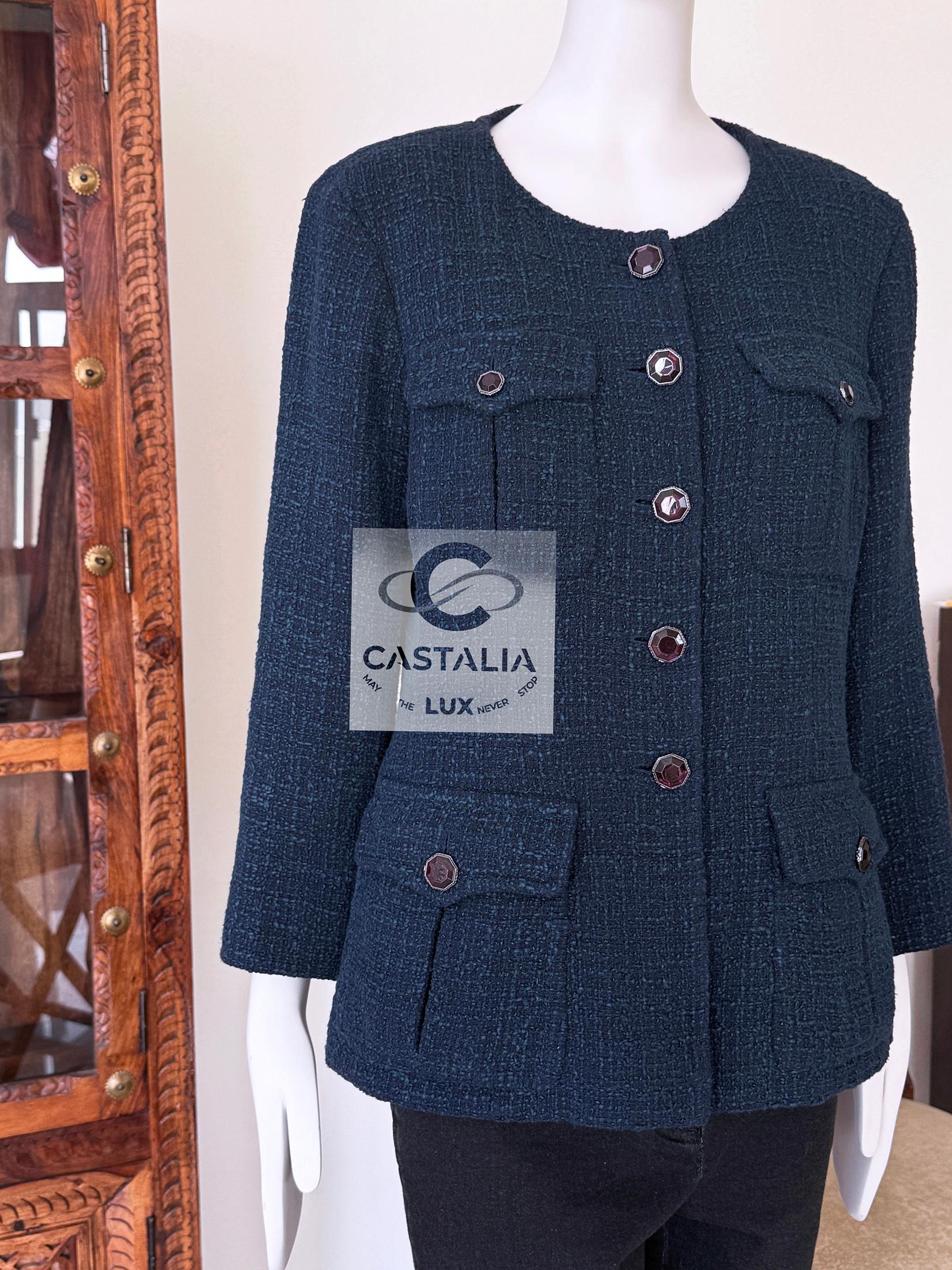 Giacca Chanel in tweed smeraldo con bottoni Gripoix 42 FR in vendita 4