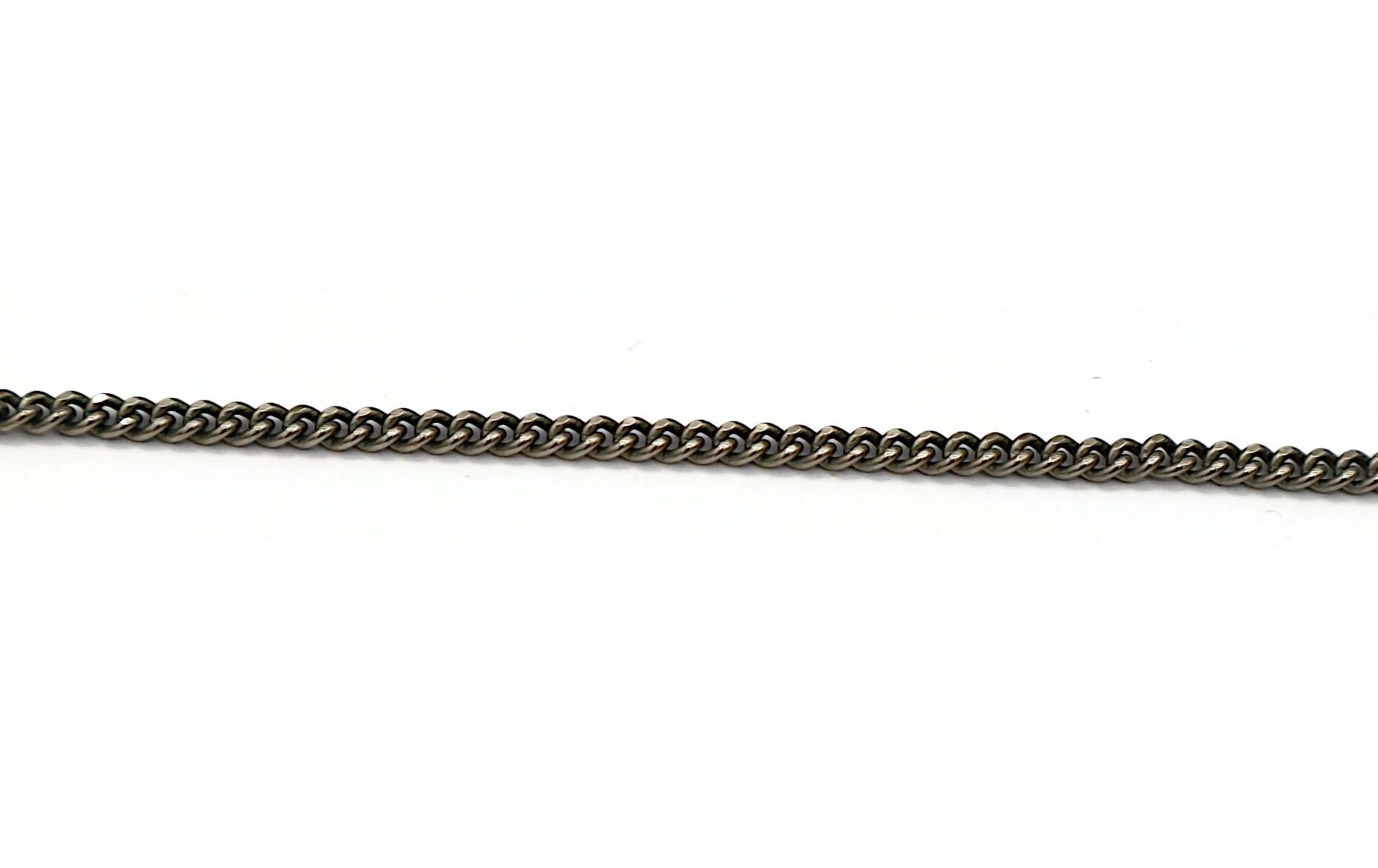 CHANEL Emaille CC Kamelien-Halskette mit Anhänger im Angebot 6