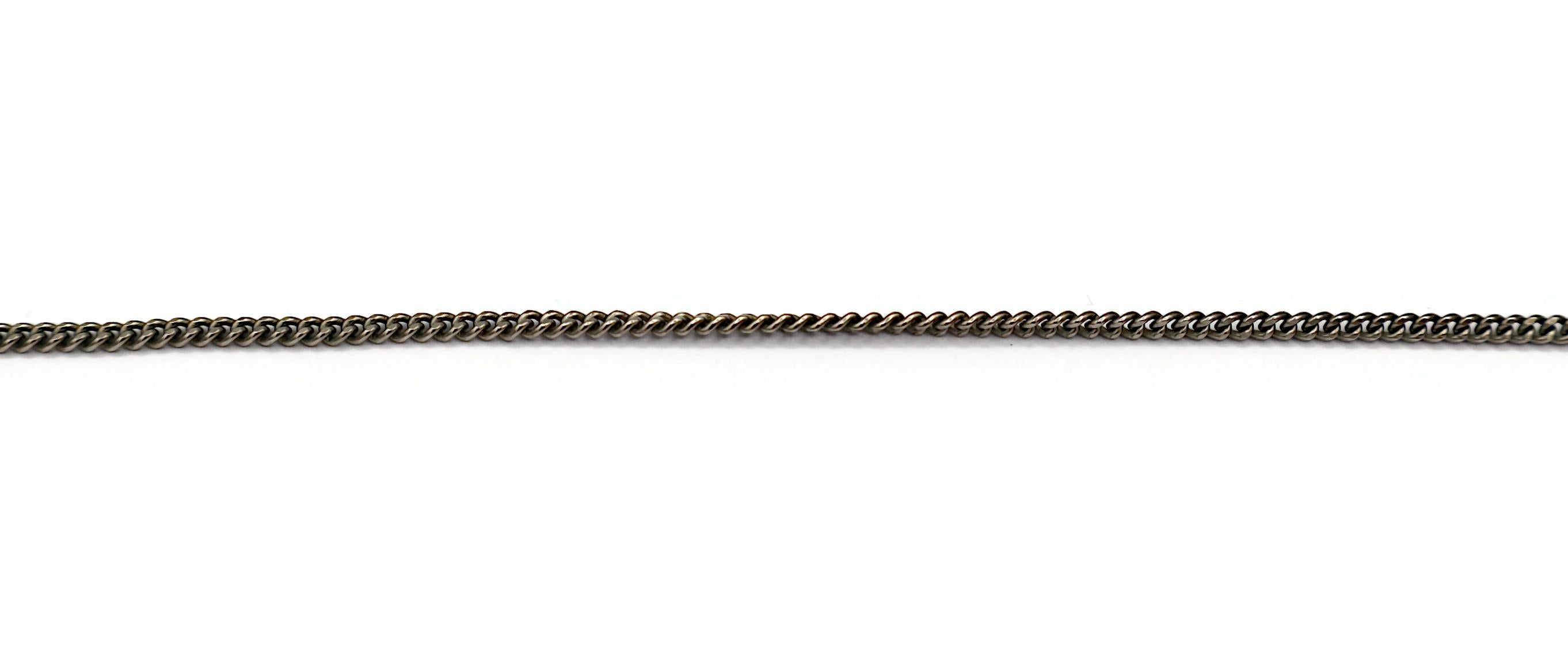 CHANEL Emaille CC Kamelien-Halskette mit Anhänger im Angebot 3