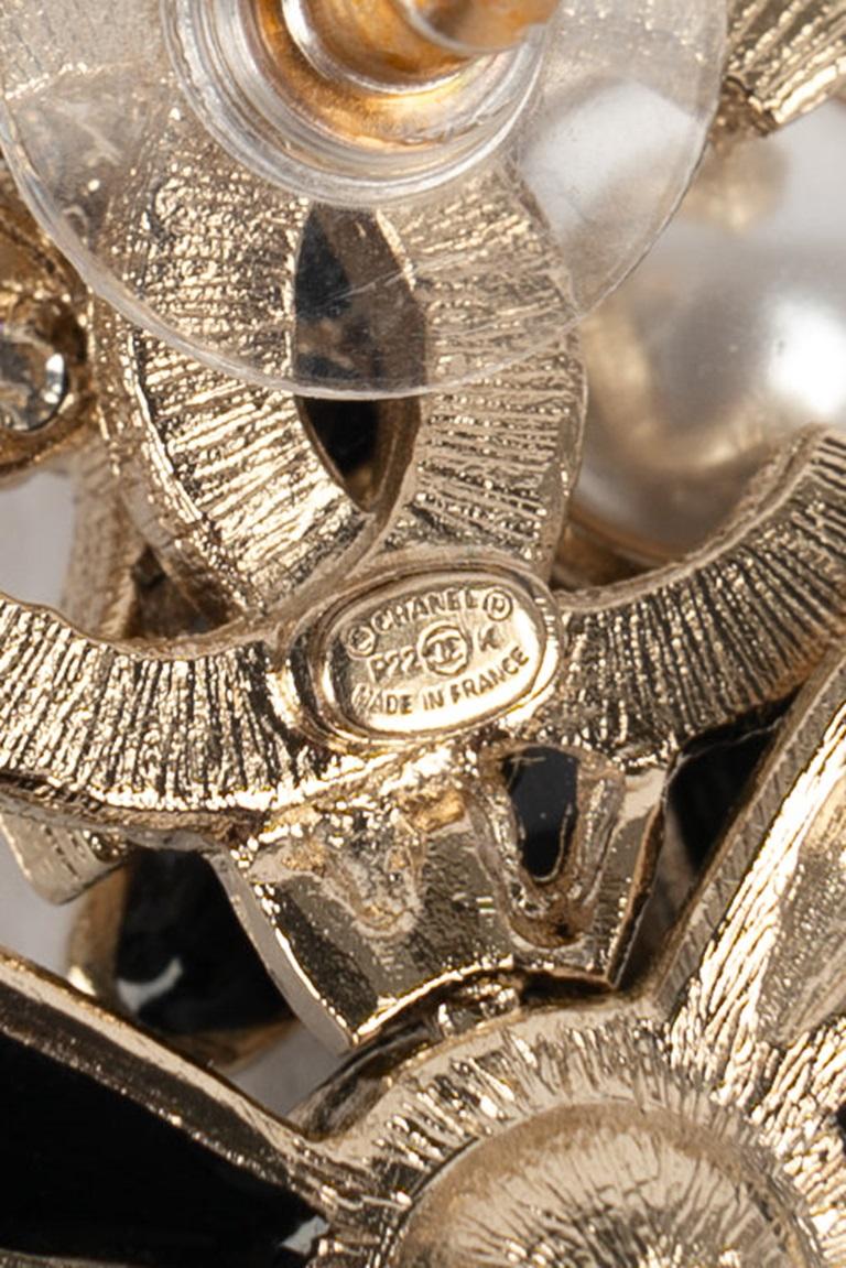 Chanel Enameled Silvery Metal Flower Earrings, 2022 For Sale 1