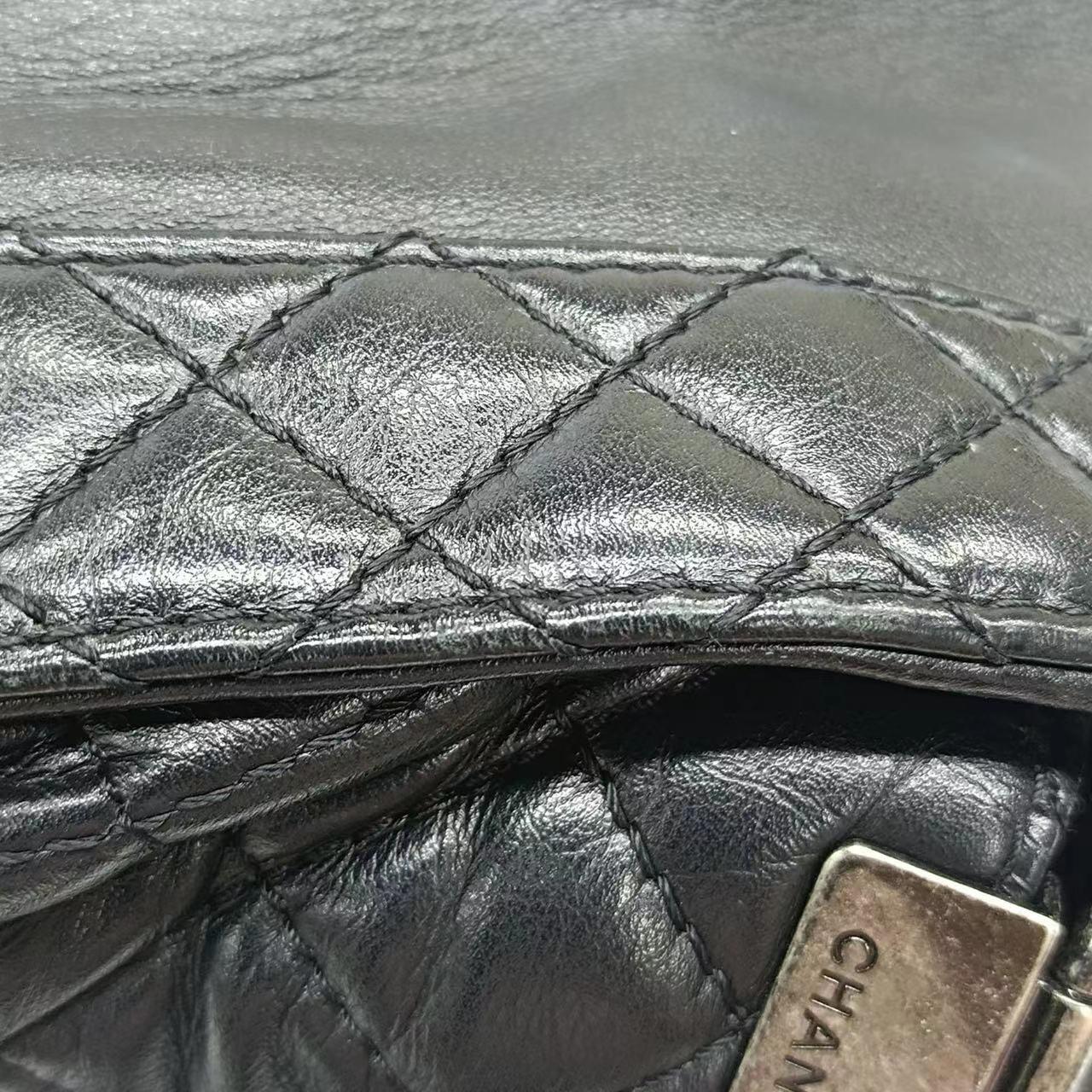 Chanel - Sac à main en chaîne 2012 - Sac à rabat moyen en cuir noir en vente 7