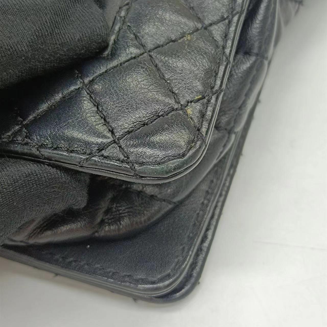 Chanel - Sac à main en chaîne 2012 - Sac à rabat moyen en cuir noir en vente 10