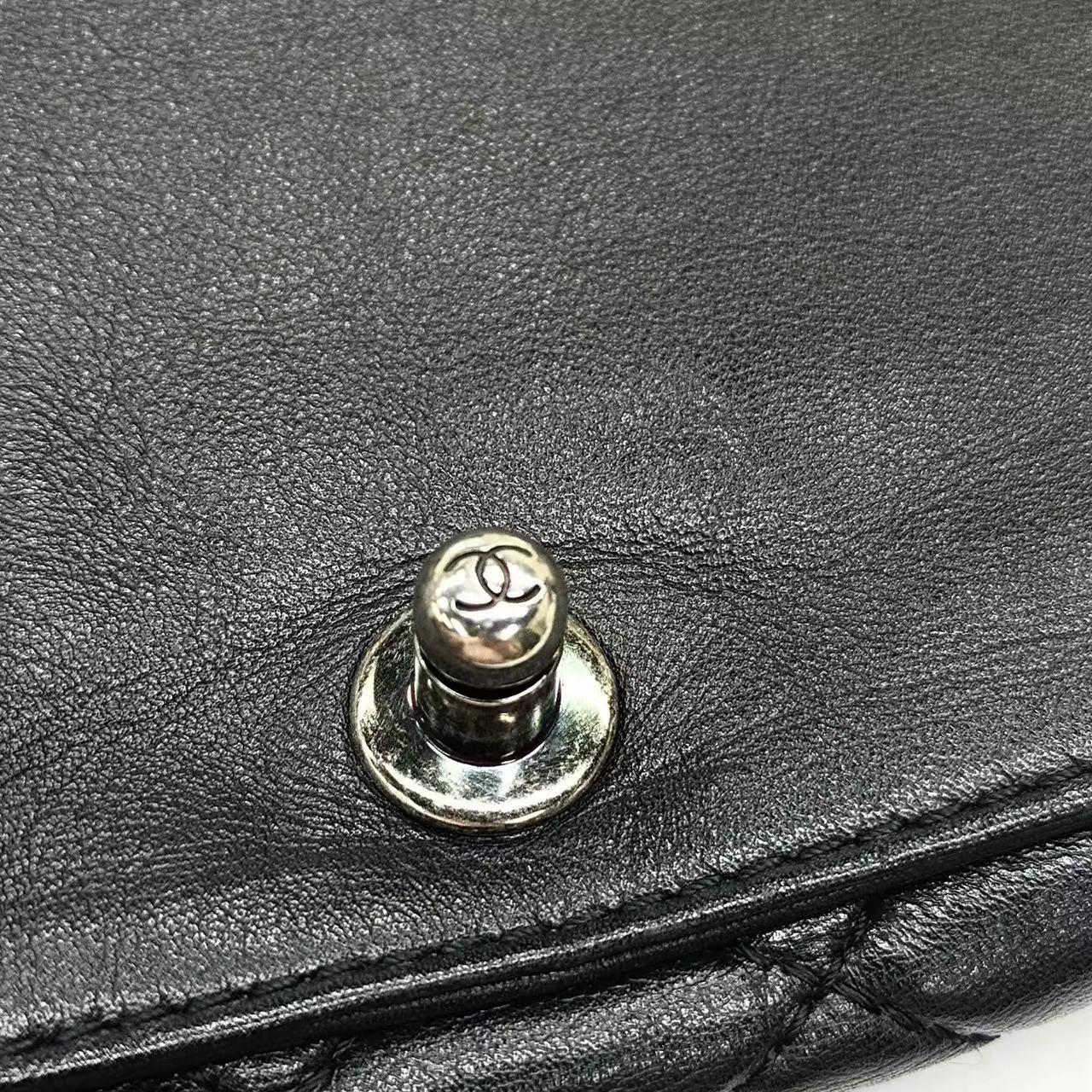 Chanel Enchained Boy Bag 2012 Schwarze Leder Medium Klappentasche im Angebot 11
