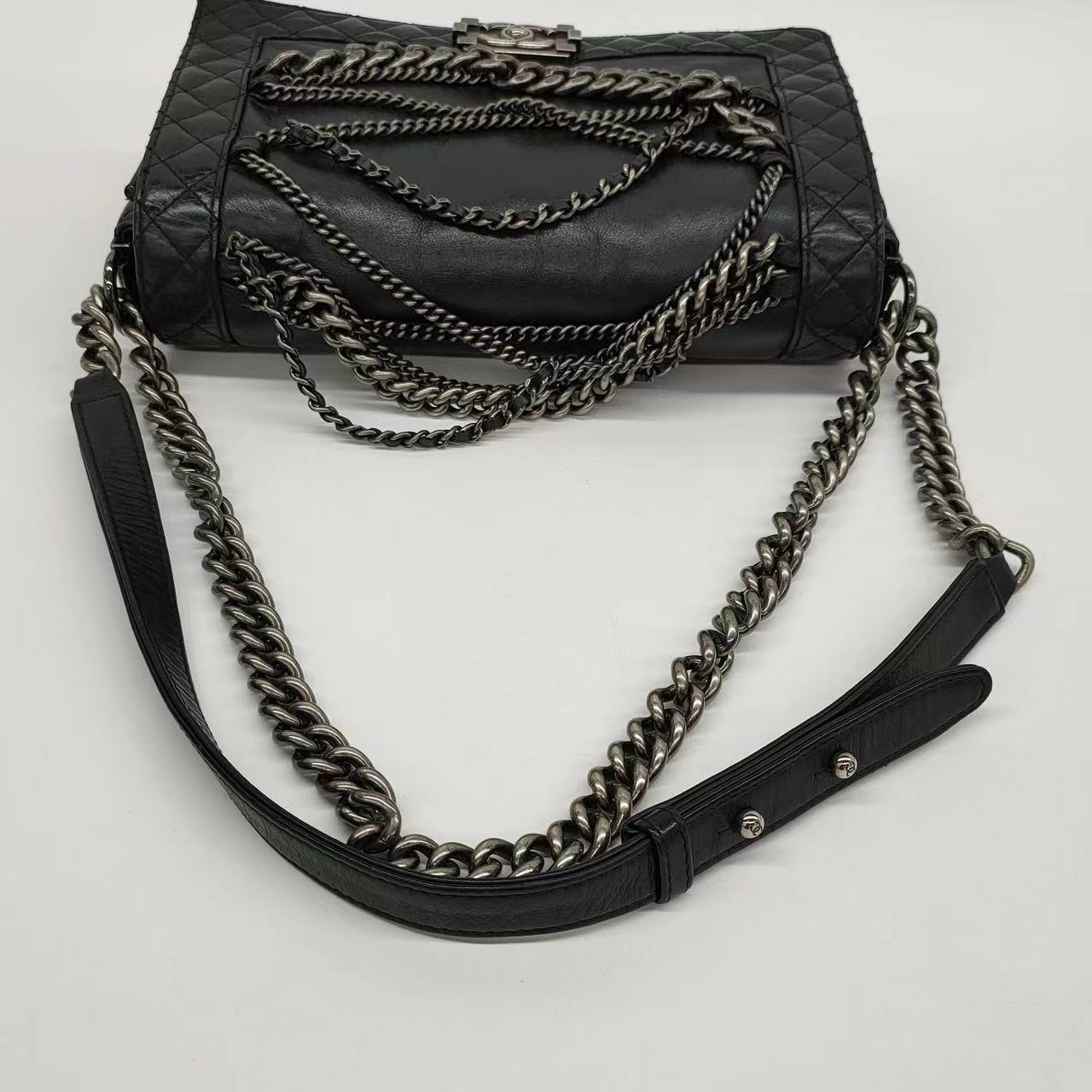 Chanel Enchained Boy Bag 2012 Schwarze Leder Medium Klappentasche Damen im Angebot