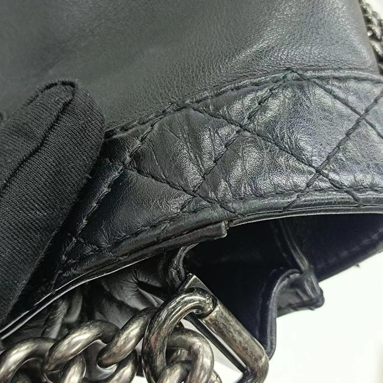 Chanel - Sac à main en chaîne 2012 - Sac à rabat moyen en cuir noir en vente 4