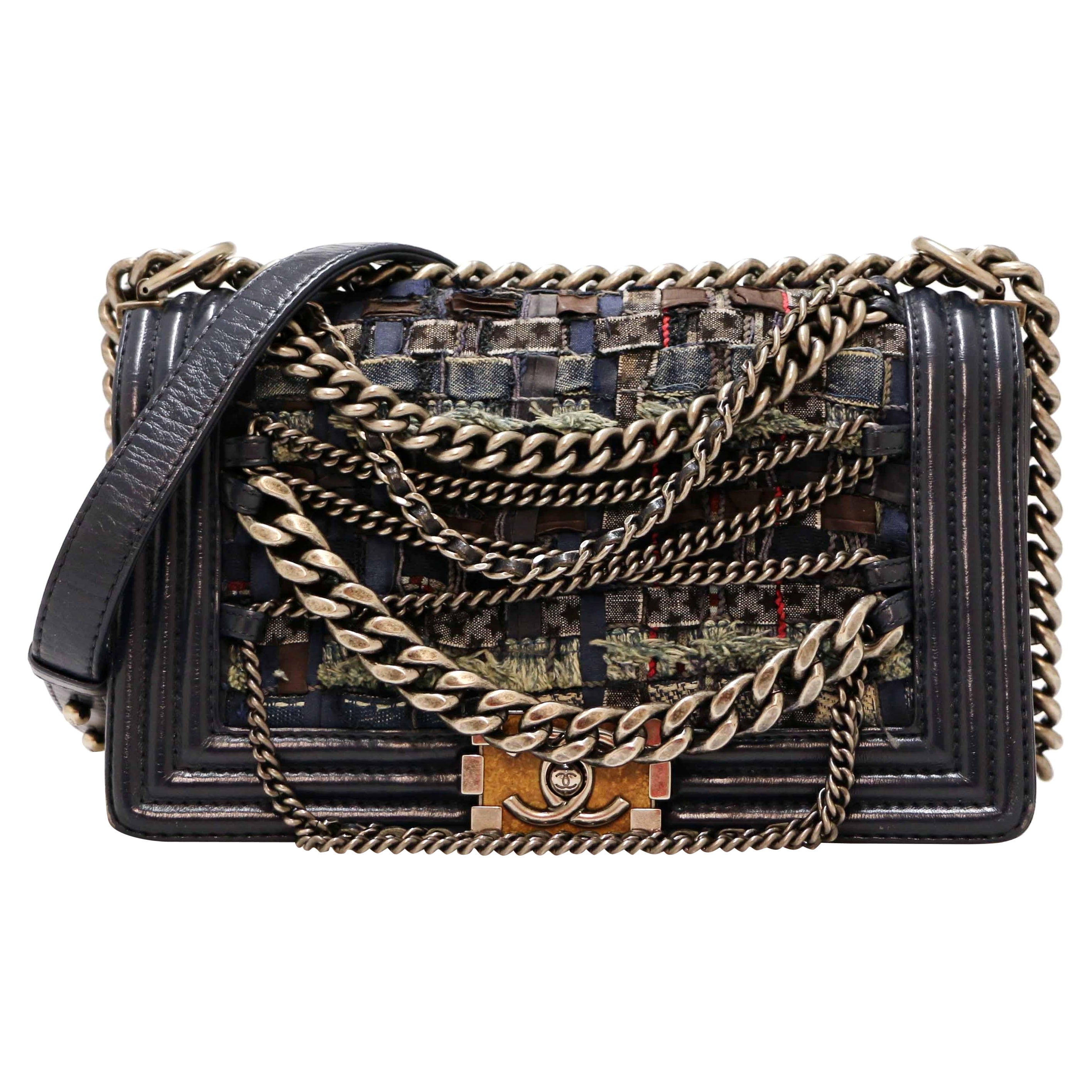 Chanel Enchained Boy Tasche