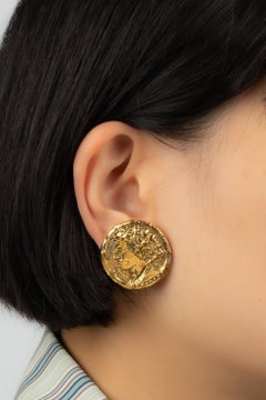 Chanel Engraved Golden Metal Clip-on Earrings