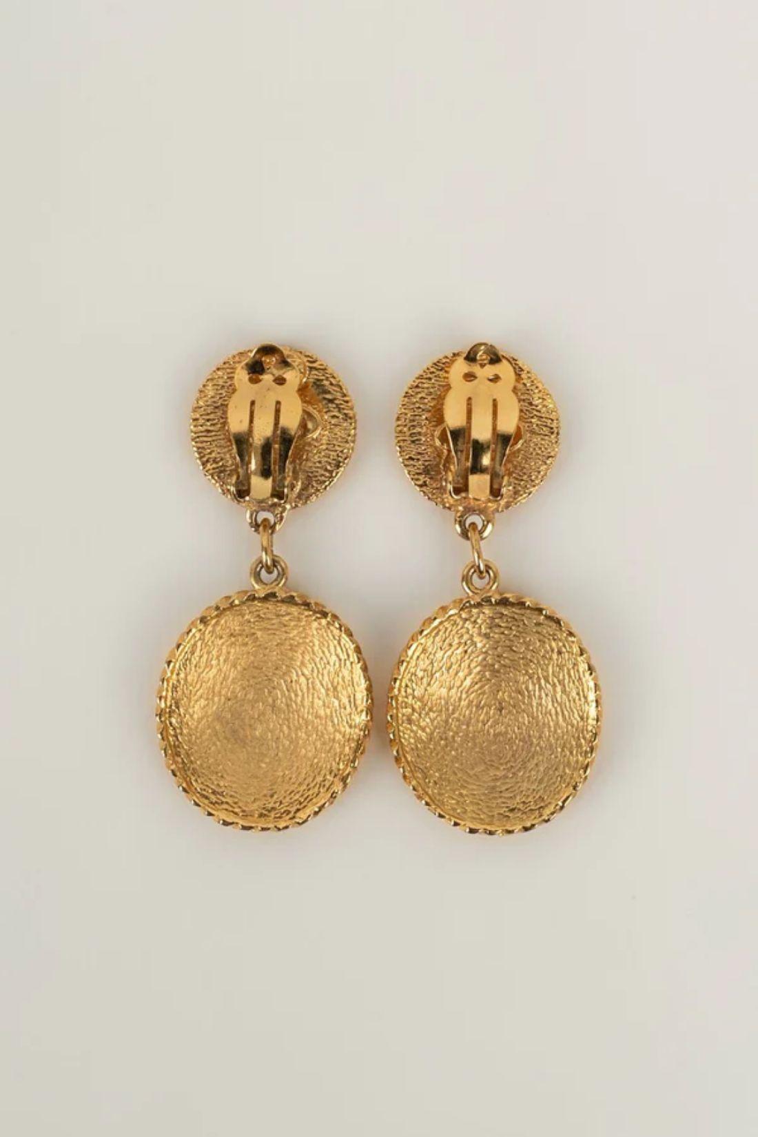 Chanel Engraved Golden Metal Earrings For Sale 2