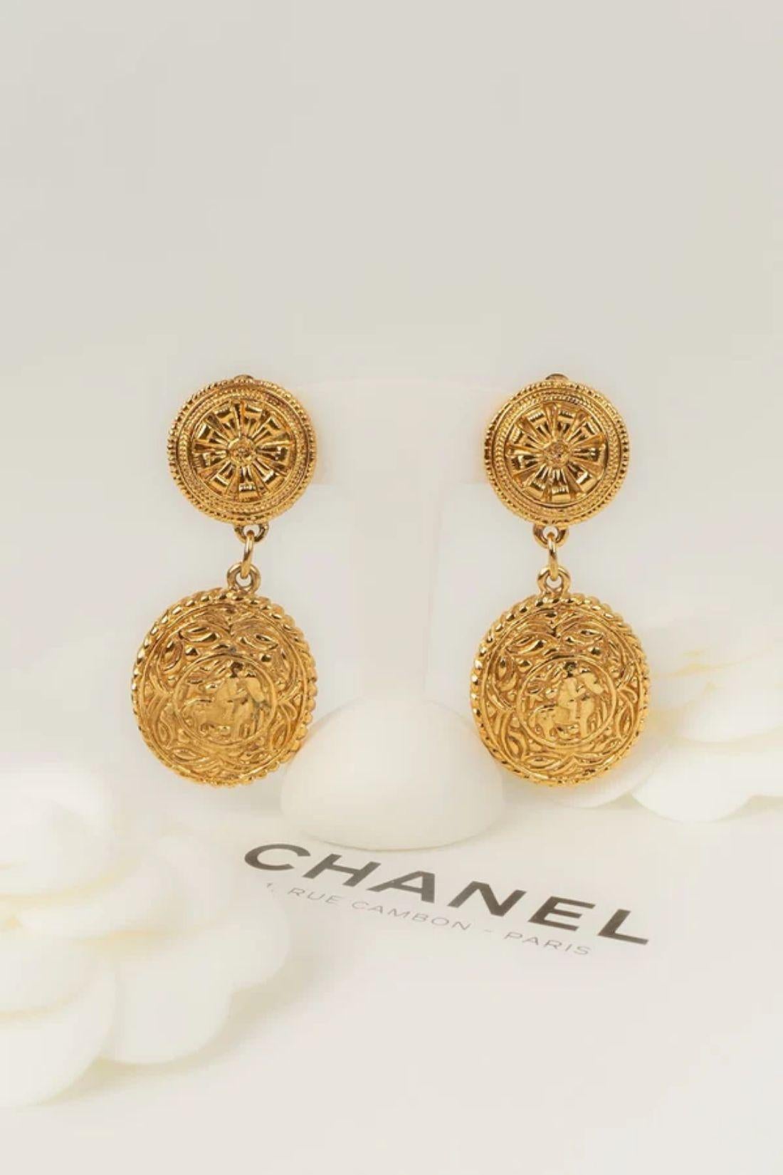 Chanel Engraved Golden Metal Earrings For Sale 3