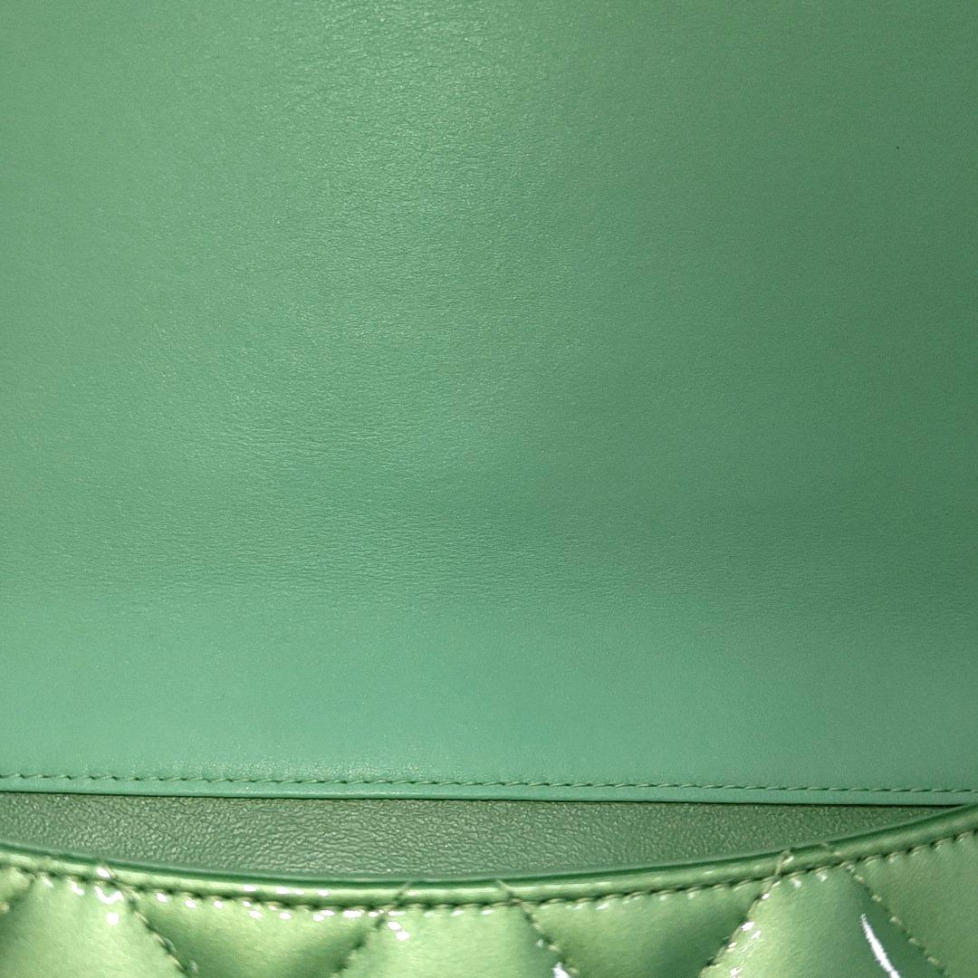 Chanel Envelope Clutch with Chains 2013 Shoulder Bag Apple Green Patent Leather For Sale 3