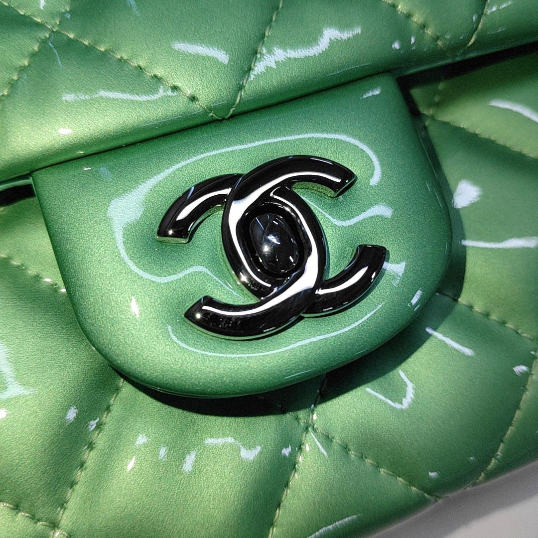 Chanel Envelope Clutch with Chains 2013 Shoulder Bag Apple Green Patent Leather For Sale 4