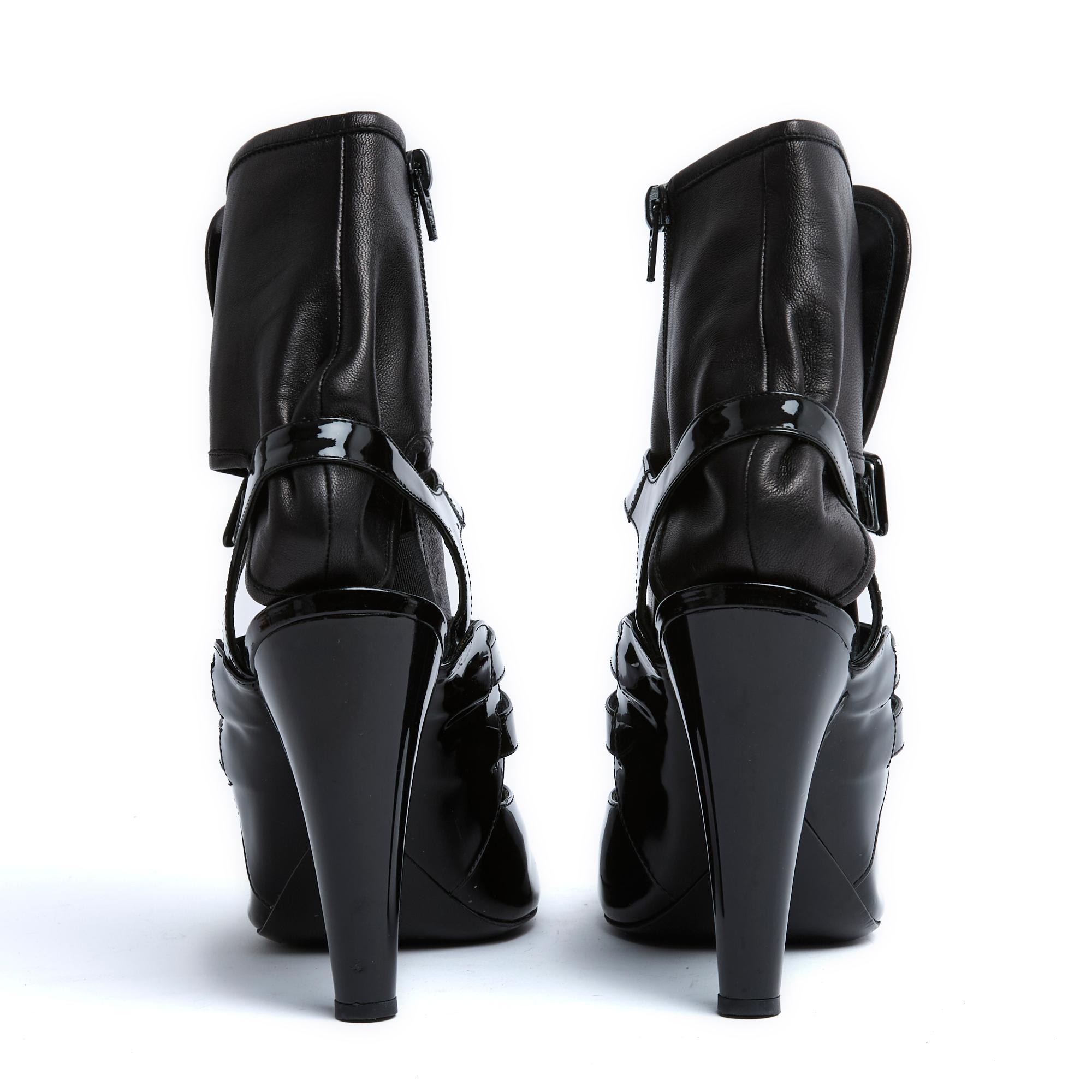 Chanel Escarpins Bottines EU40 Black Leather Pumps Gaiters US9 Pour femmes en vente