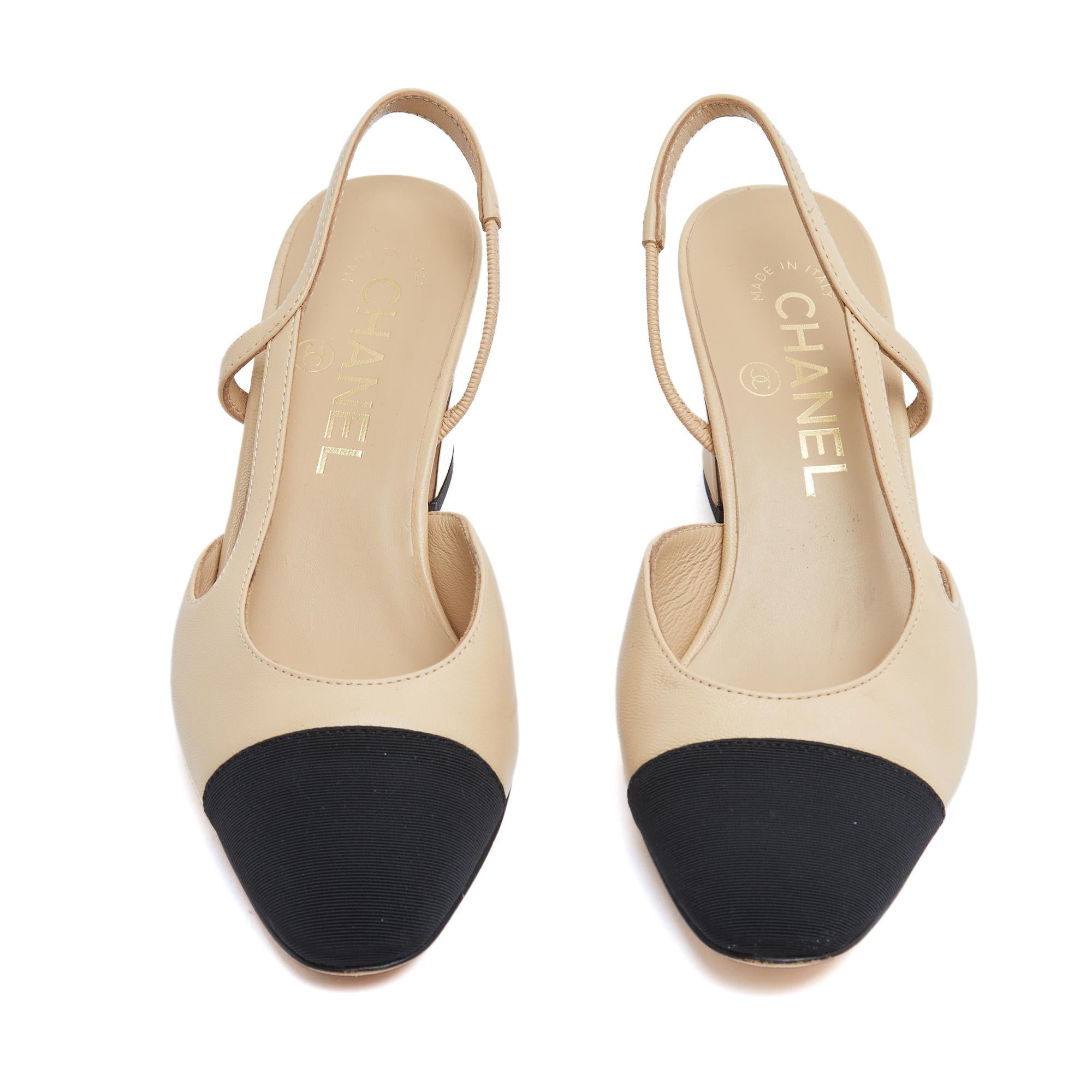 Chanel Slingback-Pumps aus beigem Leder und schwarzem Canvas, Futter, Innen- und Laufsohle aus Leder. Größe 36EU oder UK3.5 und US6, 6.5 cm Absatz, 23 cm Innensohle. Die Pumps wurden nur einmal getragen, sind aber in ausgezeichnetem Zustand, ohne