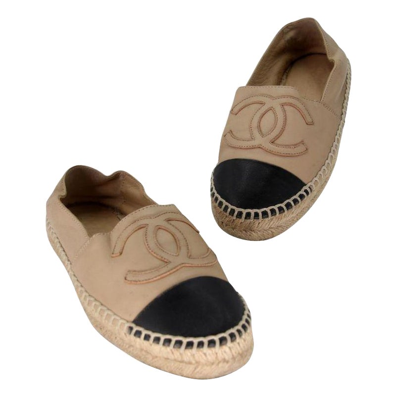 Chanel Espadrille 35 Leather Cap Toe CC Flats CC-0322N-0083 For Sale