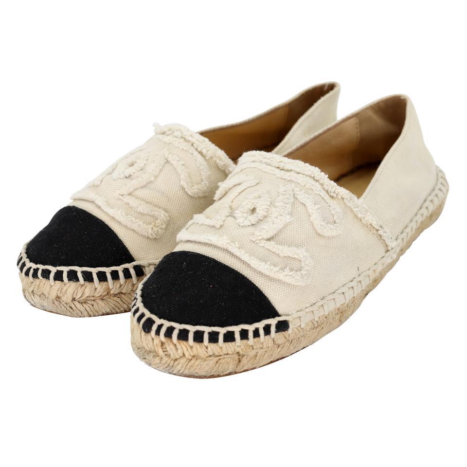 Chanel Espadrille 35 Raw Canvas Woven Flats CC-S0829-0009 In Good Condition In Downey, CA