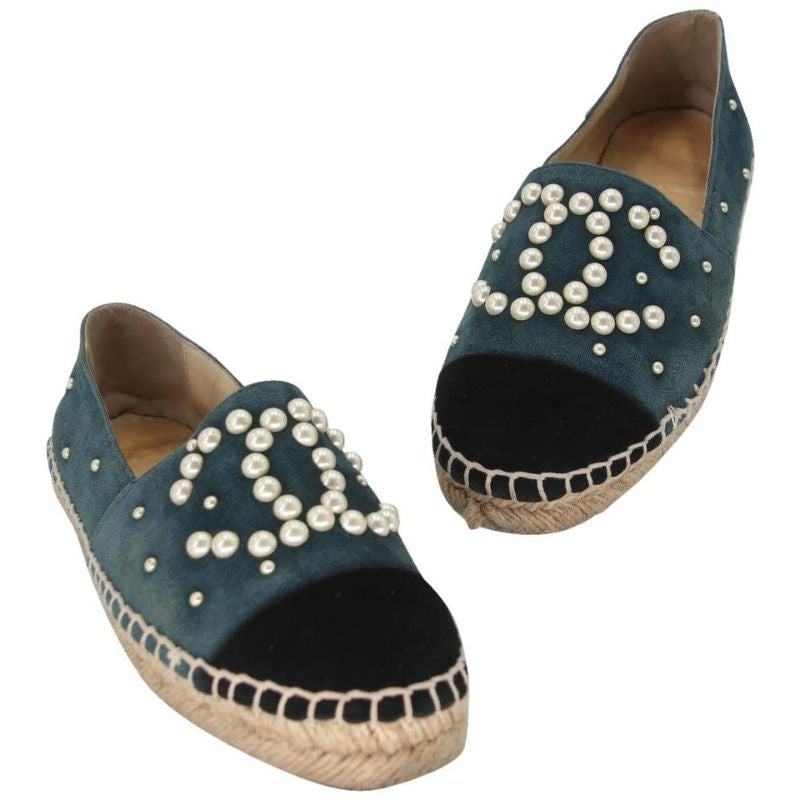 Chanel Espadrille 35 Suede and Faux Leather Pearl CC Flats CC-0322N-0079 For Sale