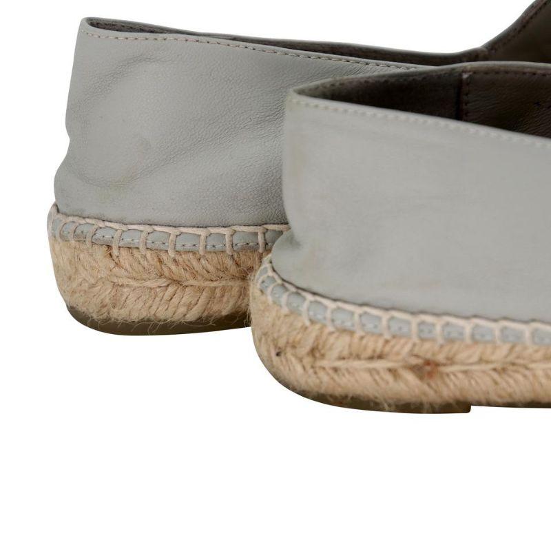 Gris Chanel Espadrille 36 - Chaussures plates CC brodées en cuir CC-0602N-0001 en vente