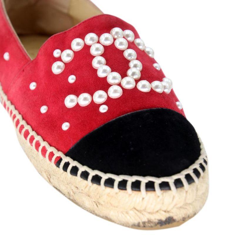 Chanel Espadrille 36 Suede and Faux Pearl CC Cap-toe Flats CC-0426N-0120

These chic and fun Chanel Pink Suede and Faux Pearl CC Espadrille Flats can enhance any style. These highly sought after espadrilles are a must have for any trendy