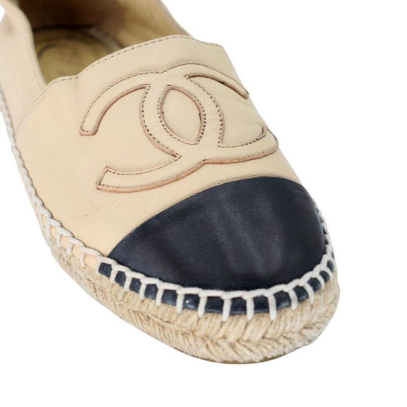 Chanel Espadrille 37 Ballet Leather Cap Flats CC-S0225p-0006

These fun Chanel Beige Black Leather Cap Toe Espadrille Flats can enhance any style. These highly sought after espadrilles are a must have for any trendy fashionista! These flats include