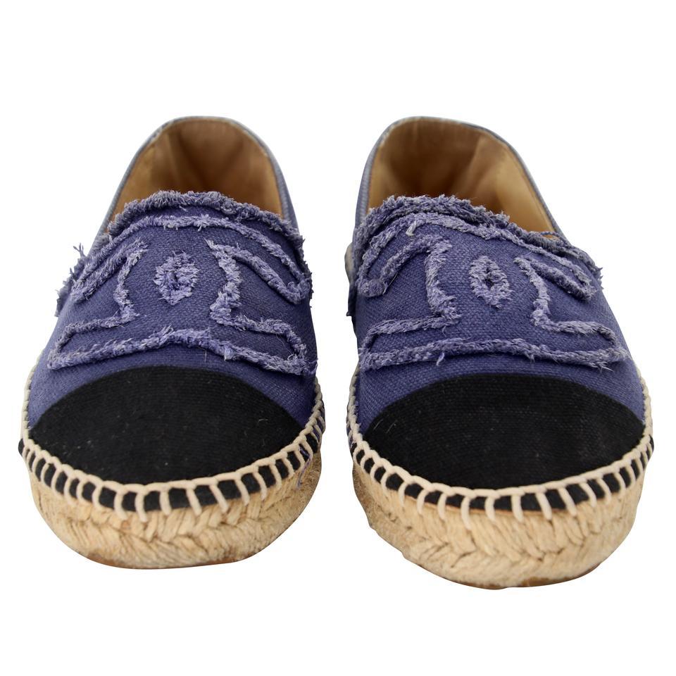 Chanel Espadrille 37 Canvas Linen Raw Edge Cap-Toe Flats CC-0717N-0002

These fun Chanel Navy Blue Linen Espadrille Flats can enhance any style. These highly sought after espadrilles from 14P are a must have for any trendy fashionista! These flats