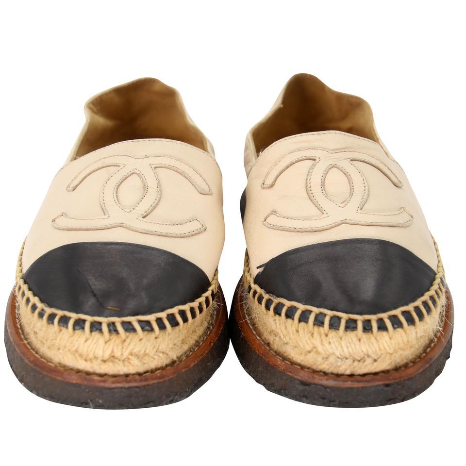Chanel Espadrille 37 Lambskin Leather Rubber Platform CC Flats CC-0707N-0016

Chanel White Lambskin Platform Espadrille Shoes can enhance any style. These highly sought after espadrilles are a must have for any trendy fashionista! These platforms