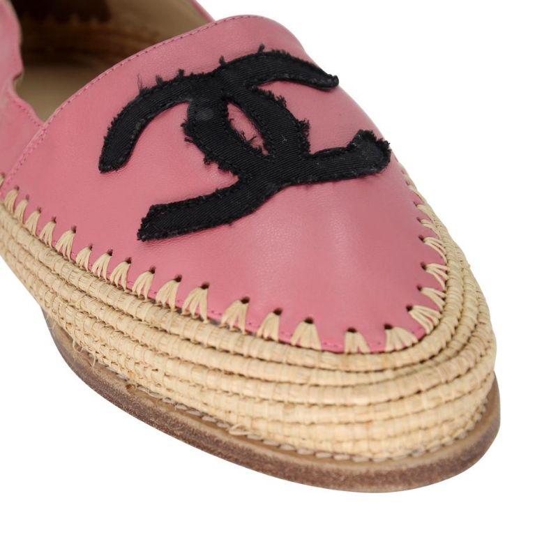 Chanel Espadrille 37 Lambskin Leather Woven Raffia Flats CC-0322N-0080

From the Spring Summer Greek Collection these gorgeous smooth Pink lambskin leather with a woven raffia espadrille flat with contrasting black grosgrain CC logo across the toe